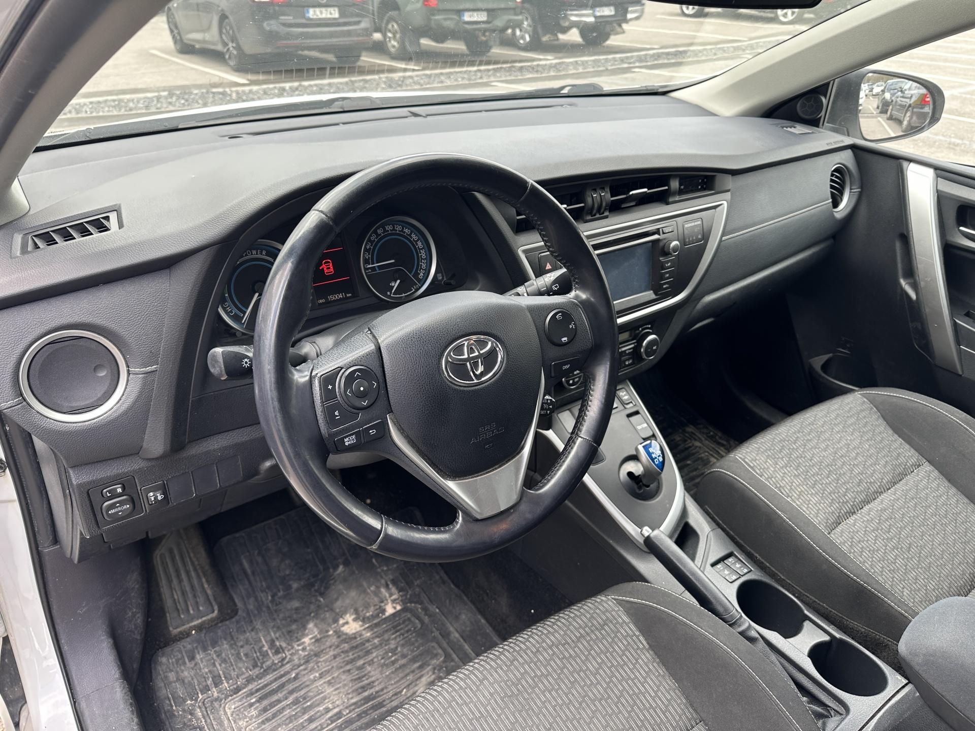 TOYOTA Auris 2015