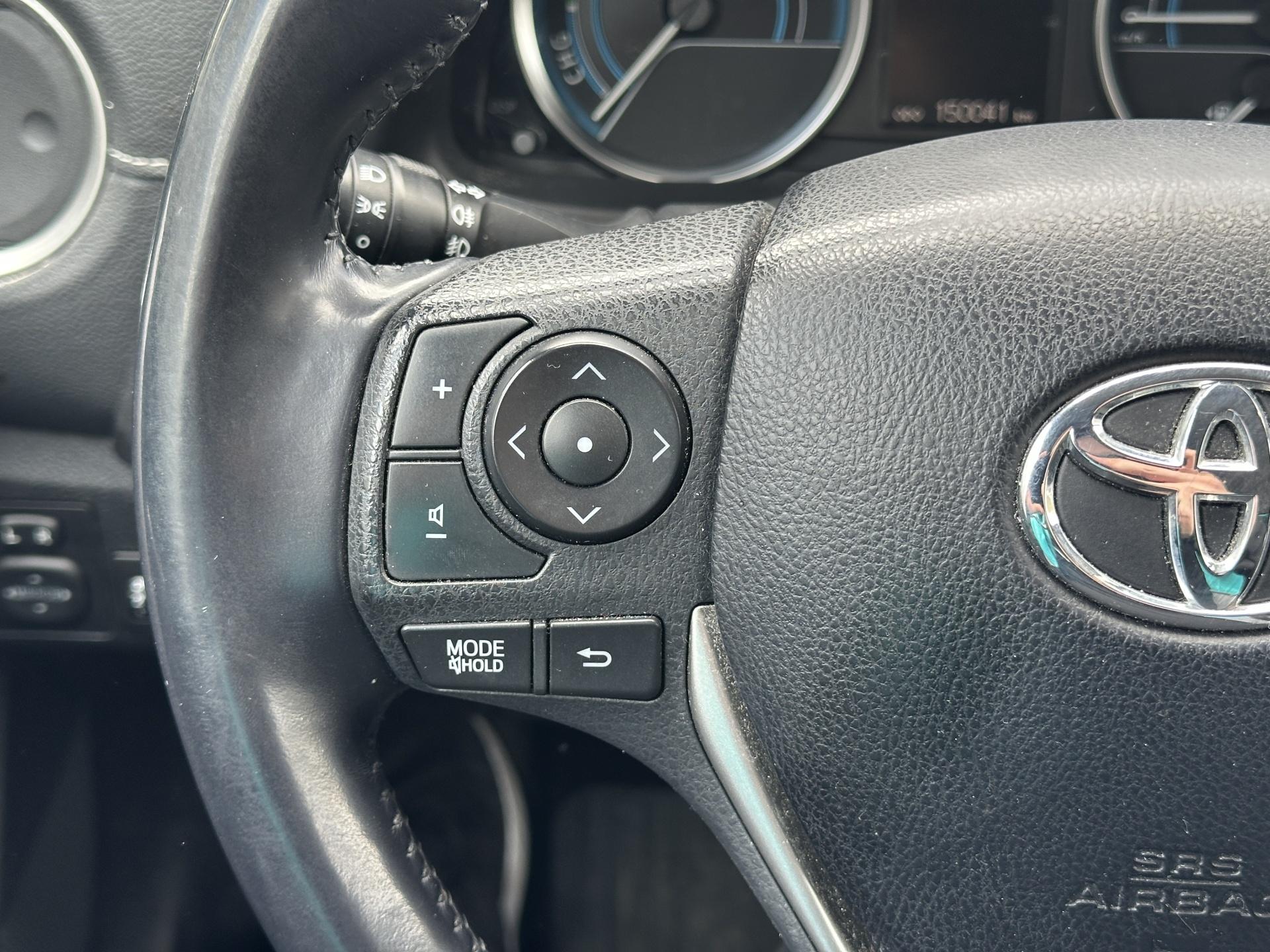 TOYOTA Auris 2015