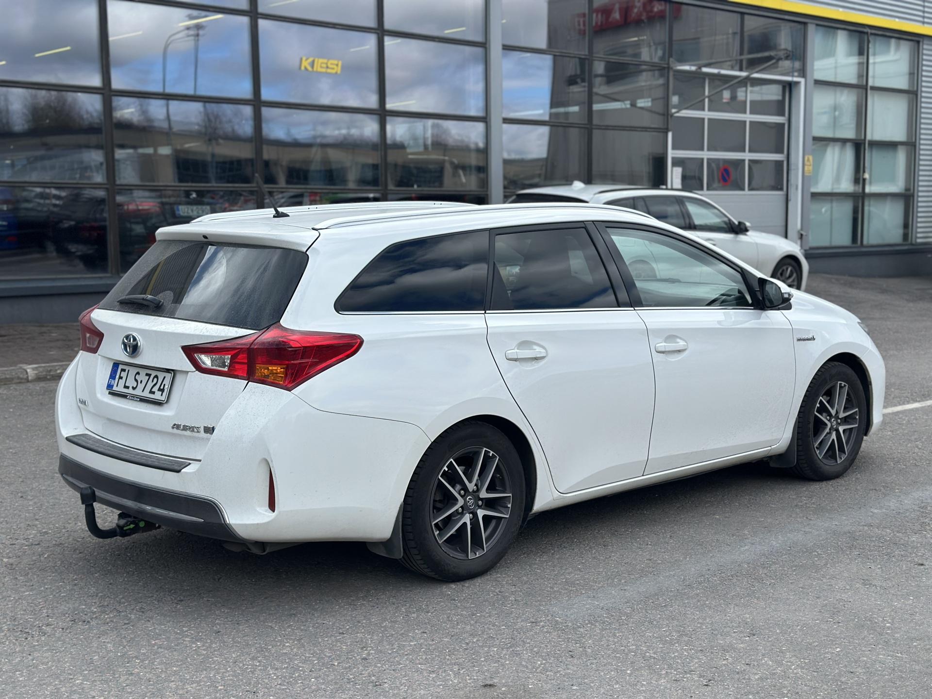 TOYOTA Auris 2015