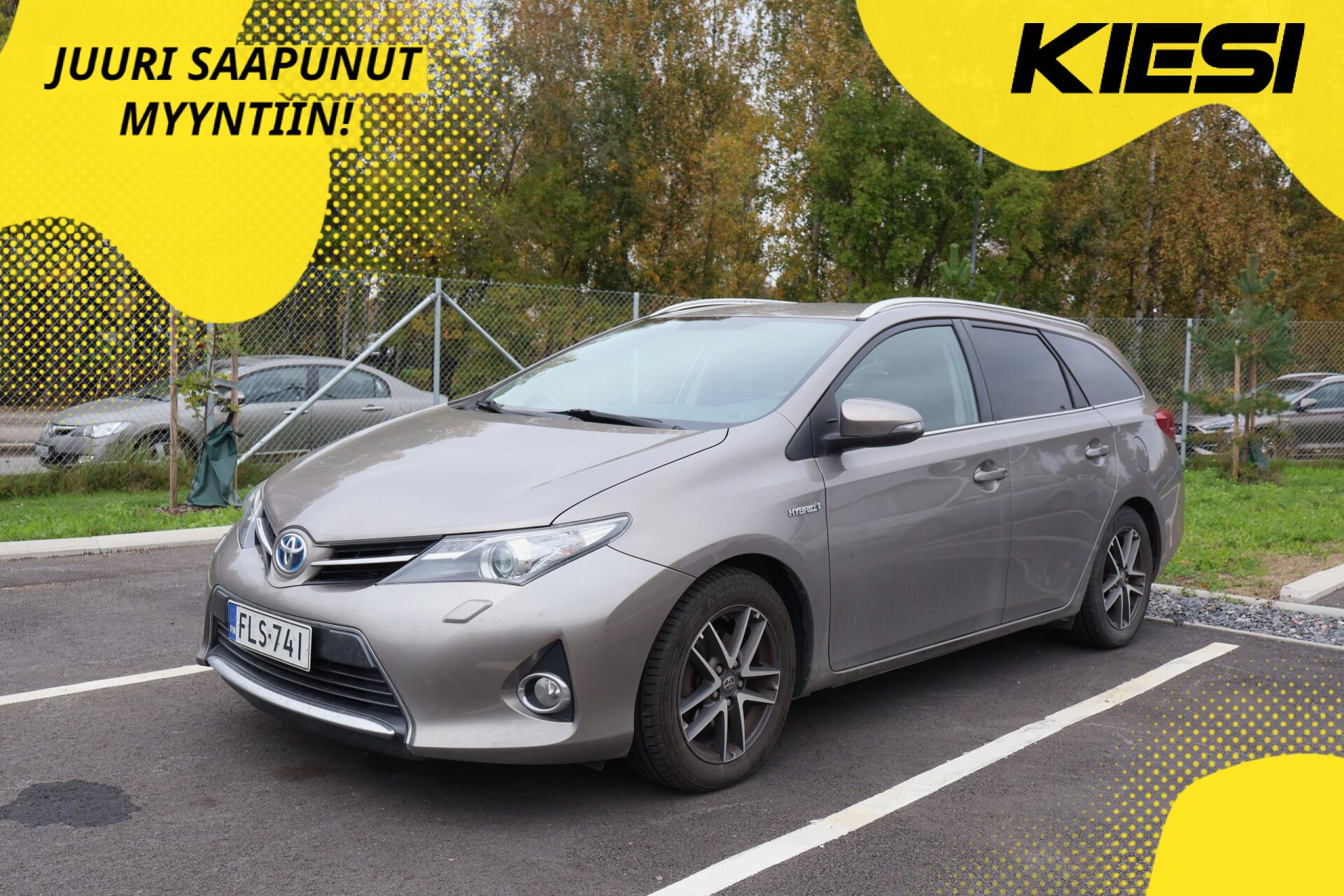 TOYOTA Auris 2015