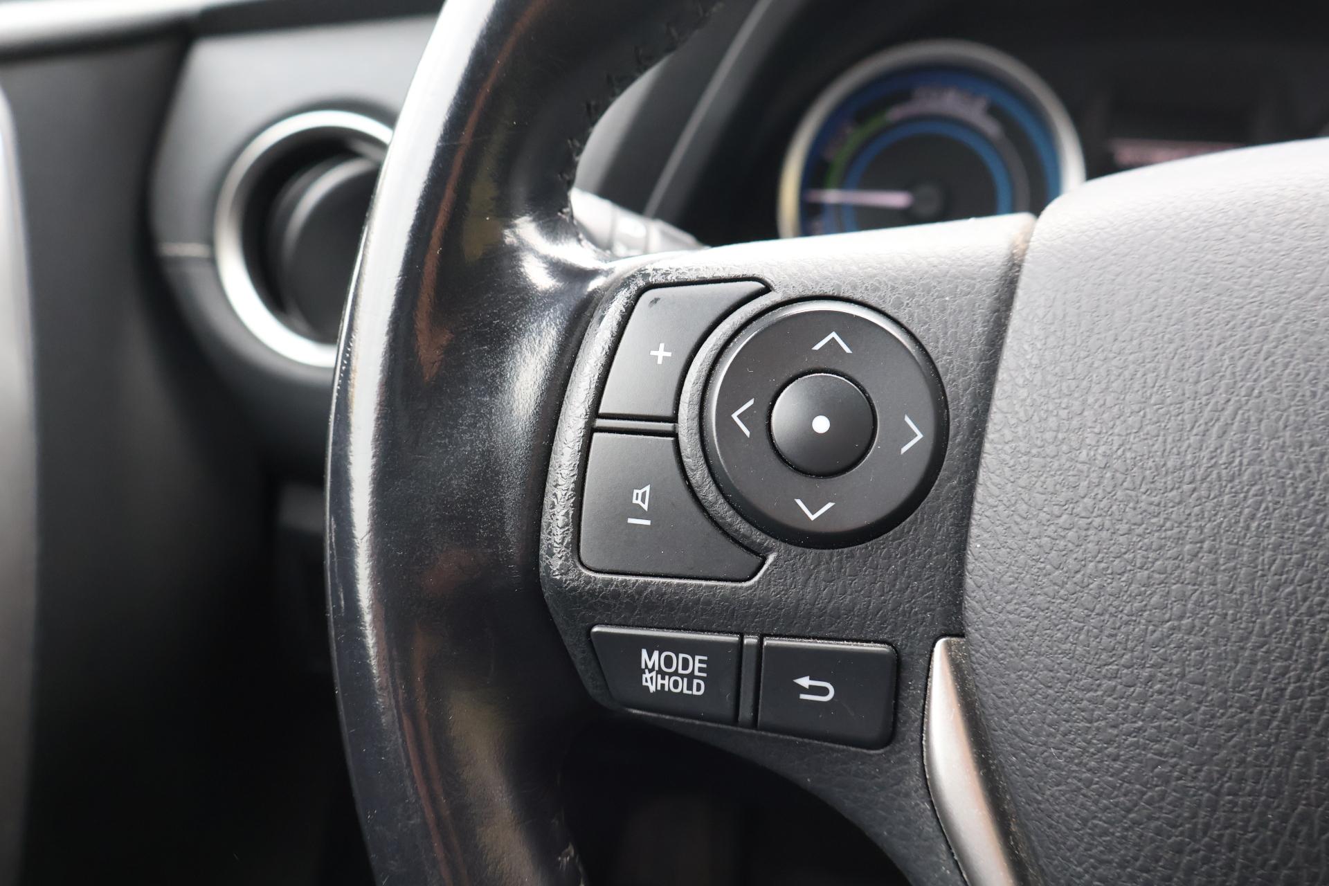 TOYOTA Auris 2015