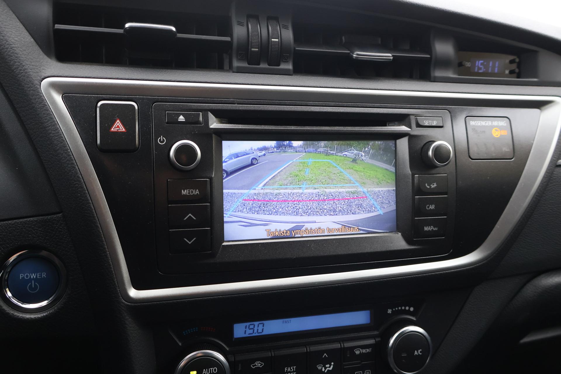 TOYOTA Auris 2015