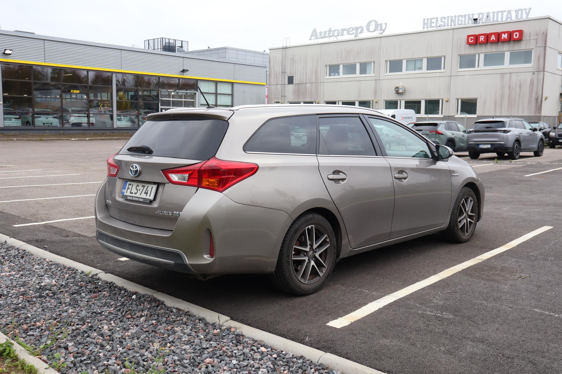 TOYOTA Auris 2015