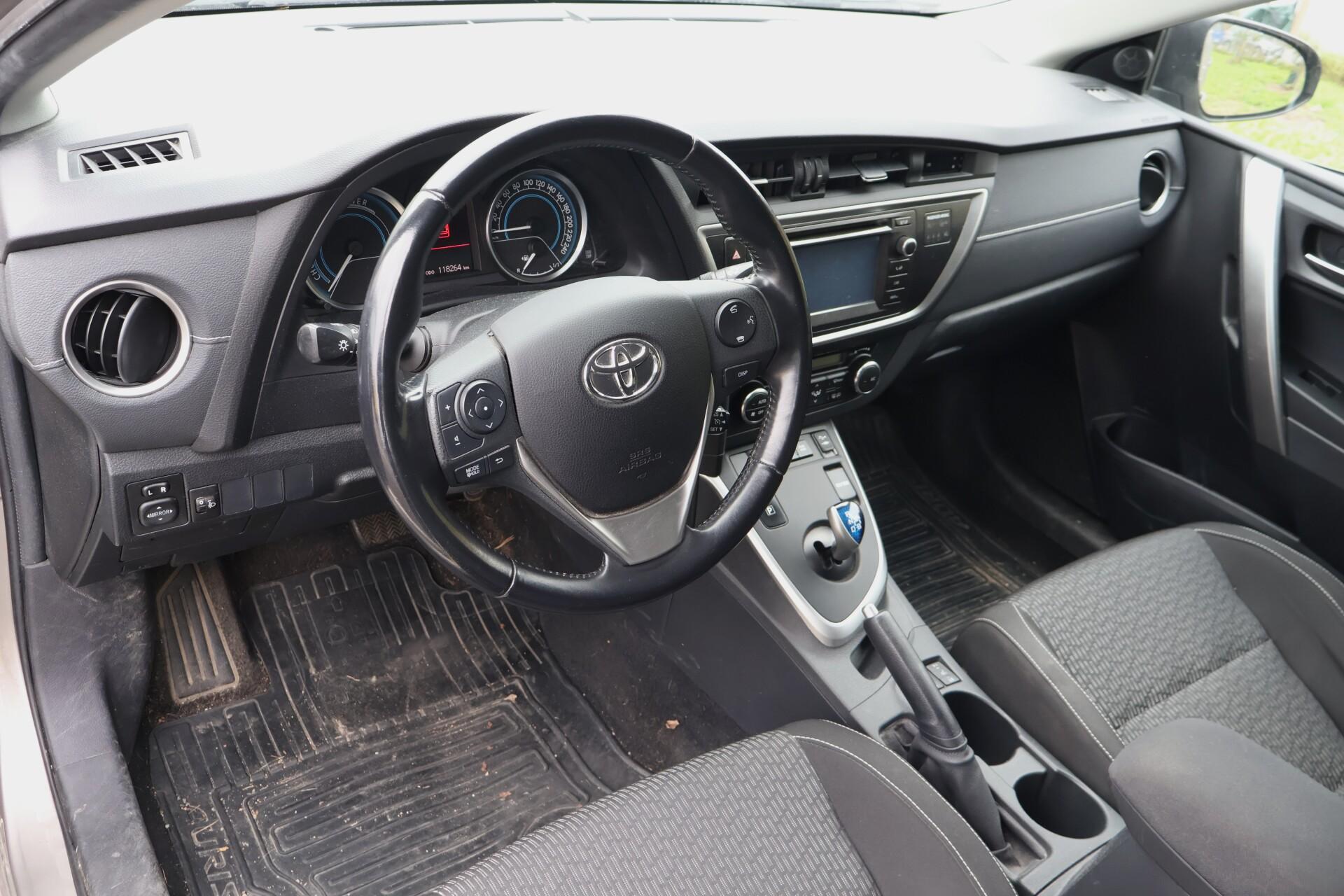TOYOTA Auris 2015