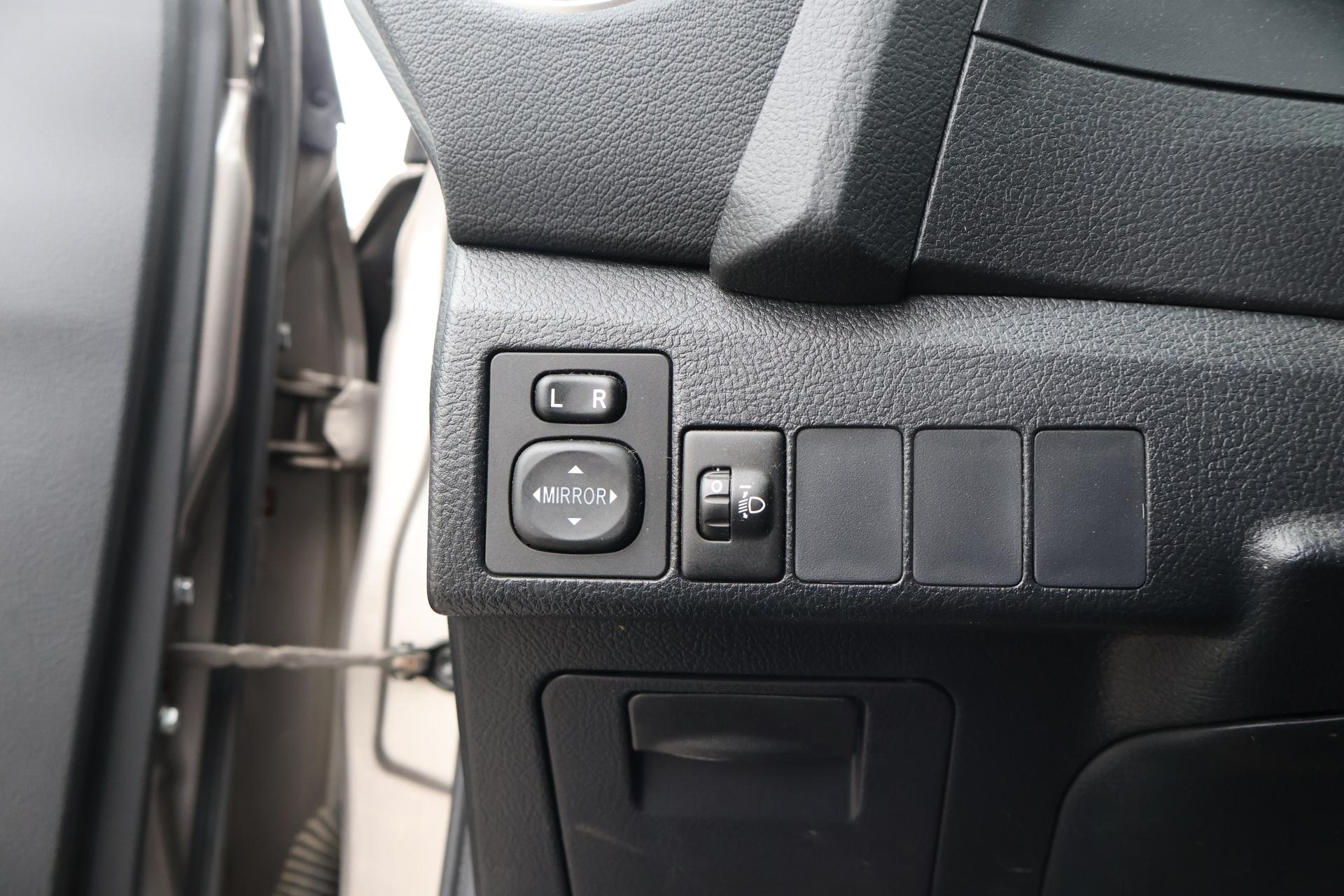 TOYOTA Auris 2015