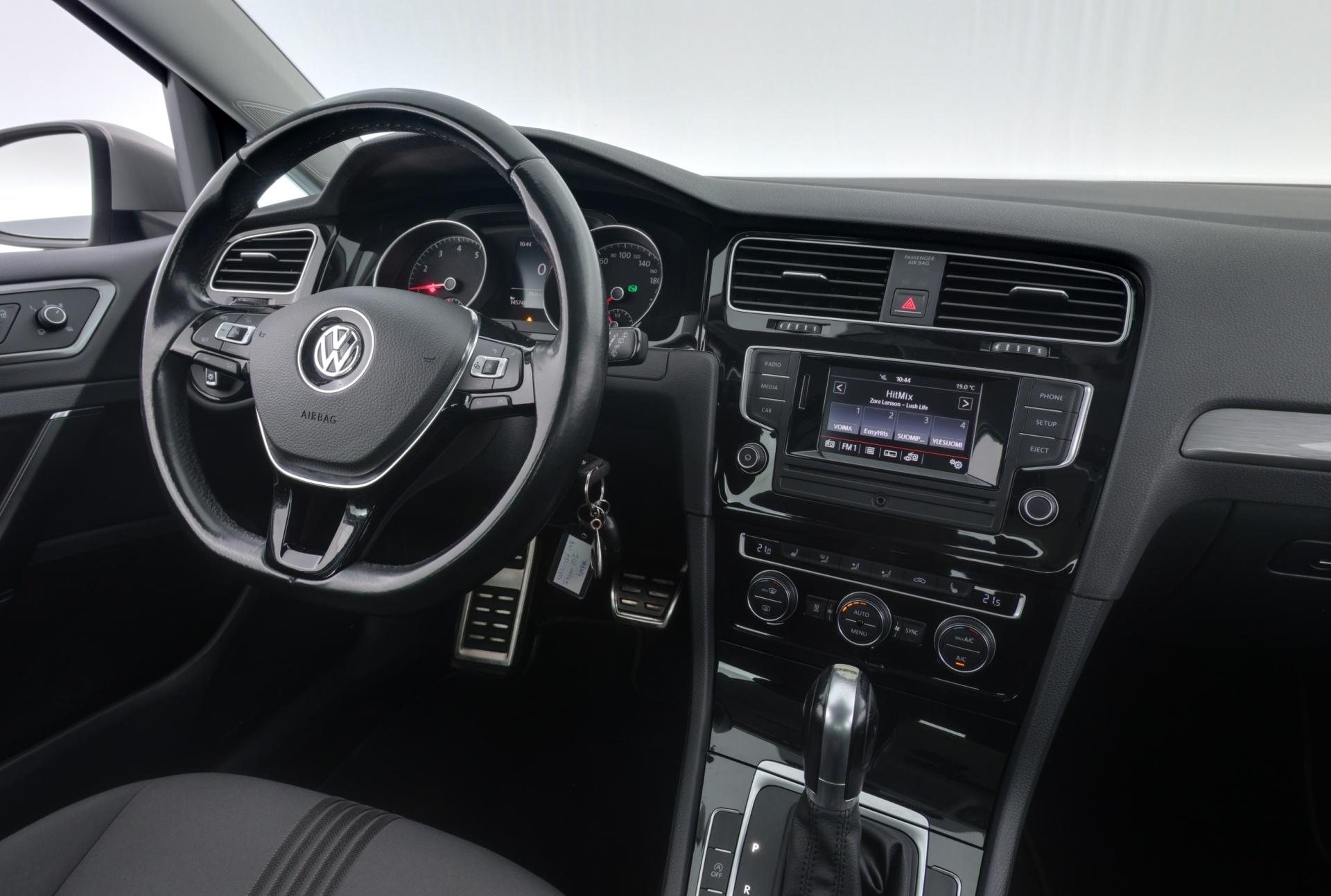 VOLKSWAGEN Golf 2016