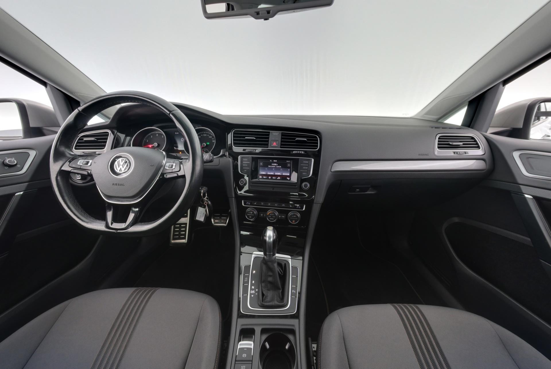 VOLKSWAGEN Golf 2016