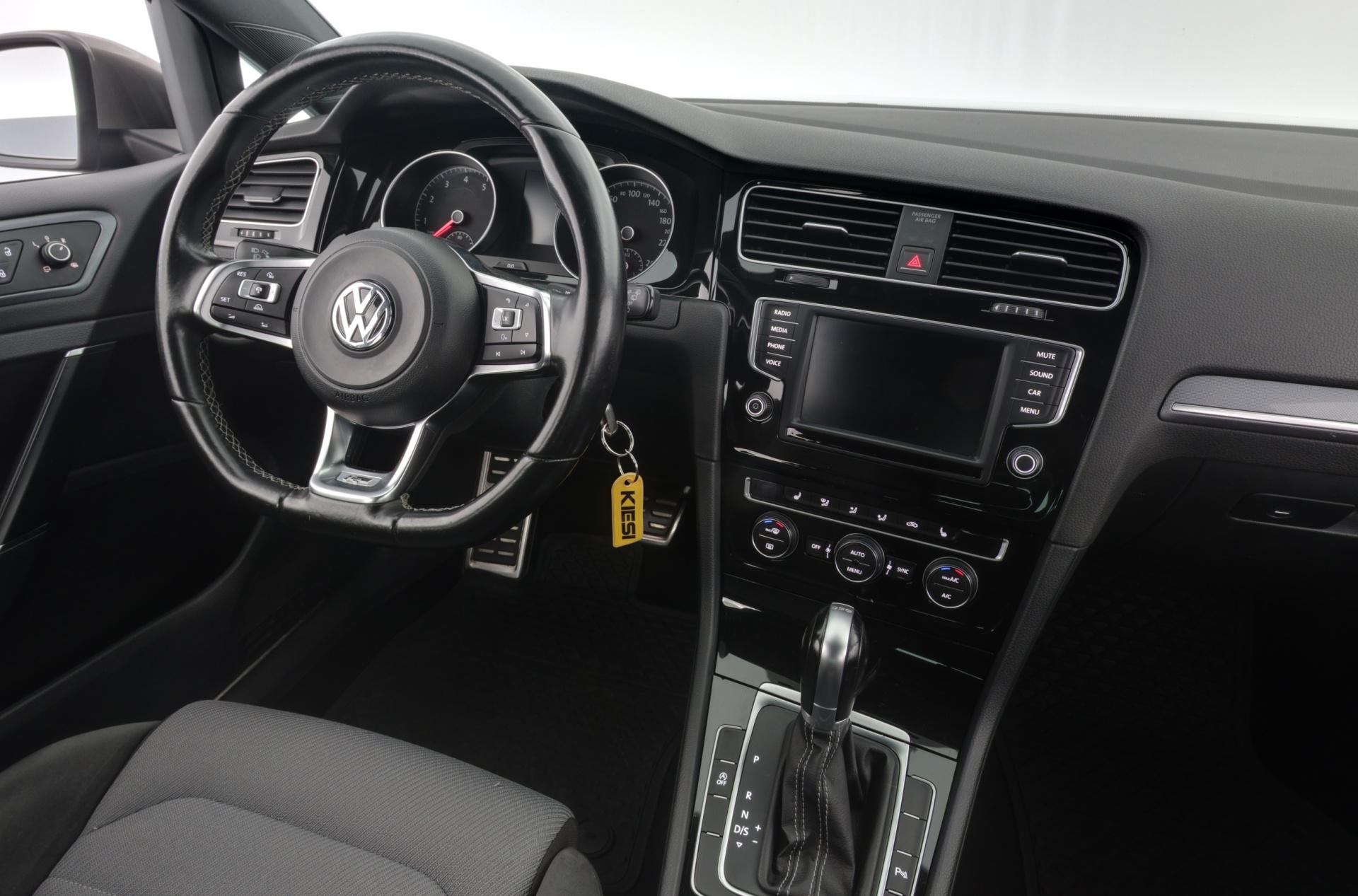 VOLKSWAGEN Golf 2016