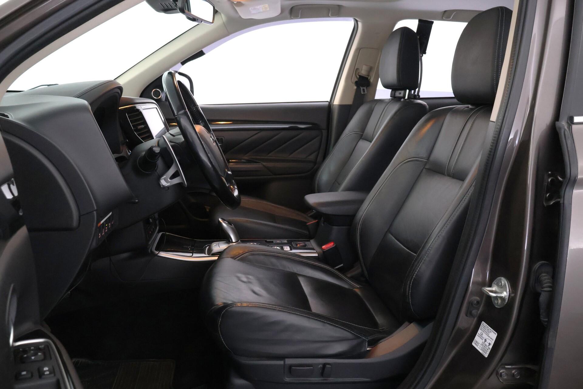 MITSUBISHI Outlander PHEV 2017