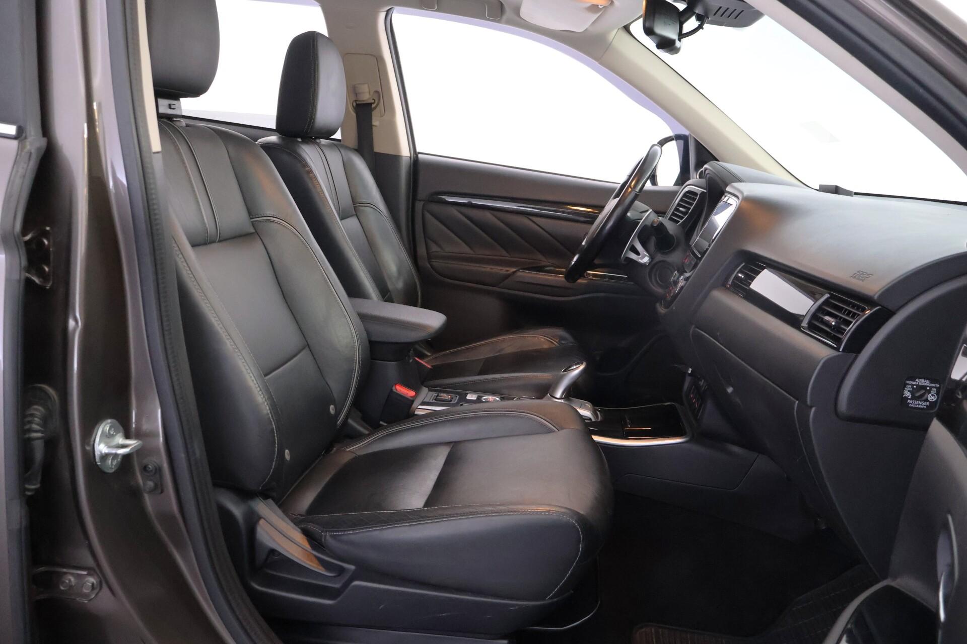 MITSUBISHI Outlander PHEV 2017