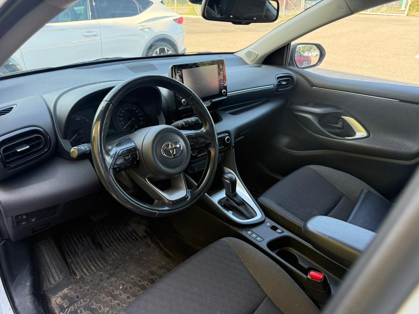 TOYOTA Yaris 2021
