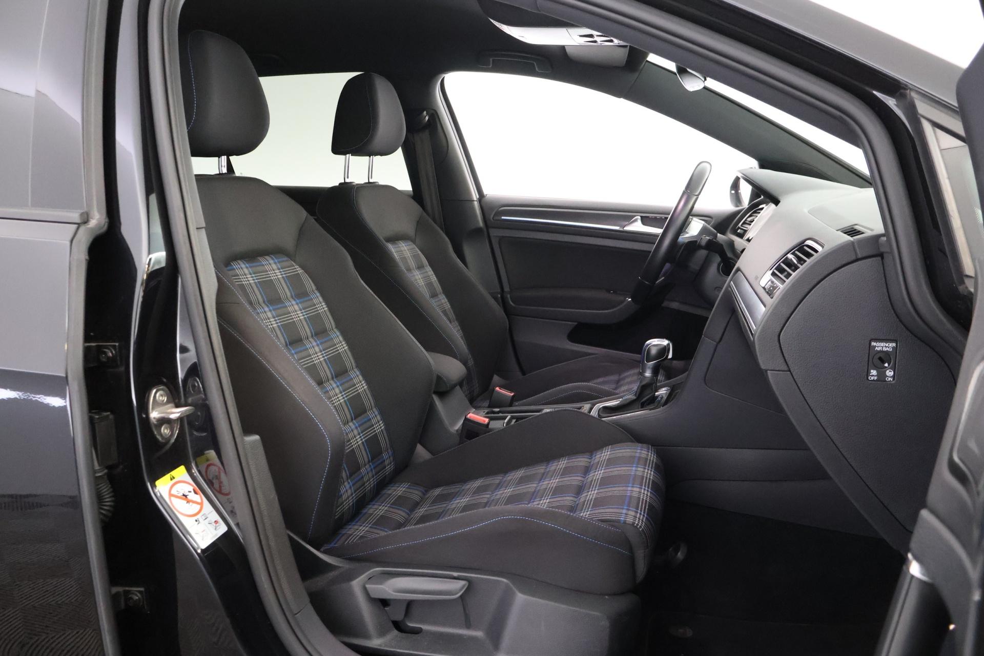 VOLKSWAGEN Golf 2018