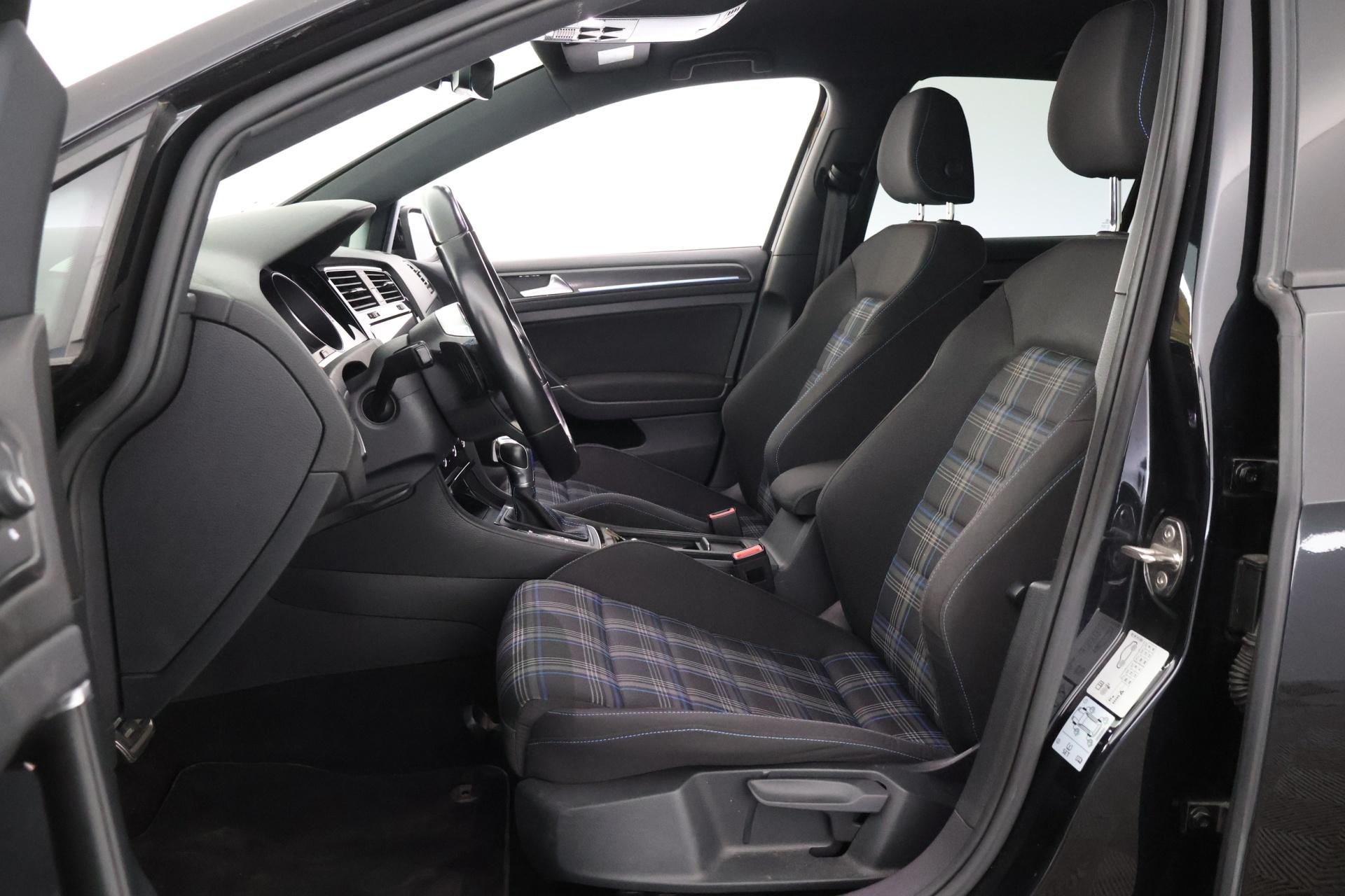 VOLKSWAGEN Golf 2018