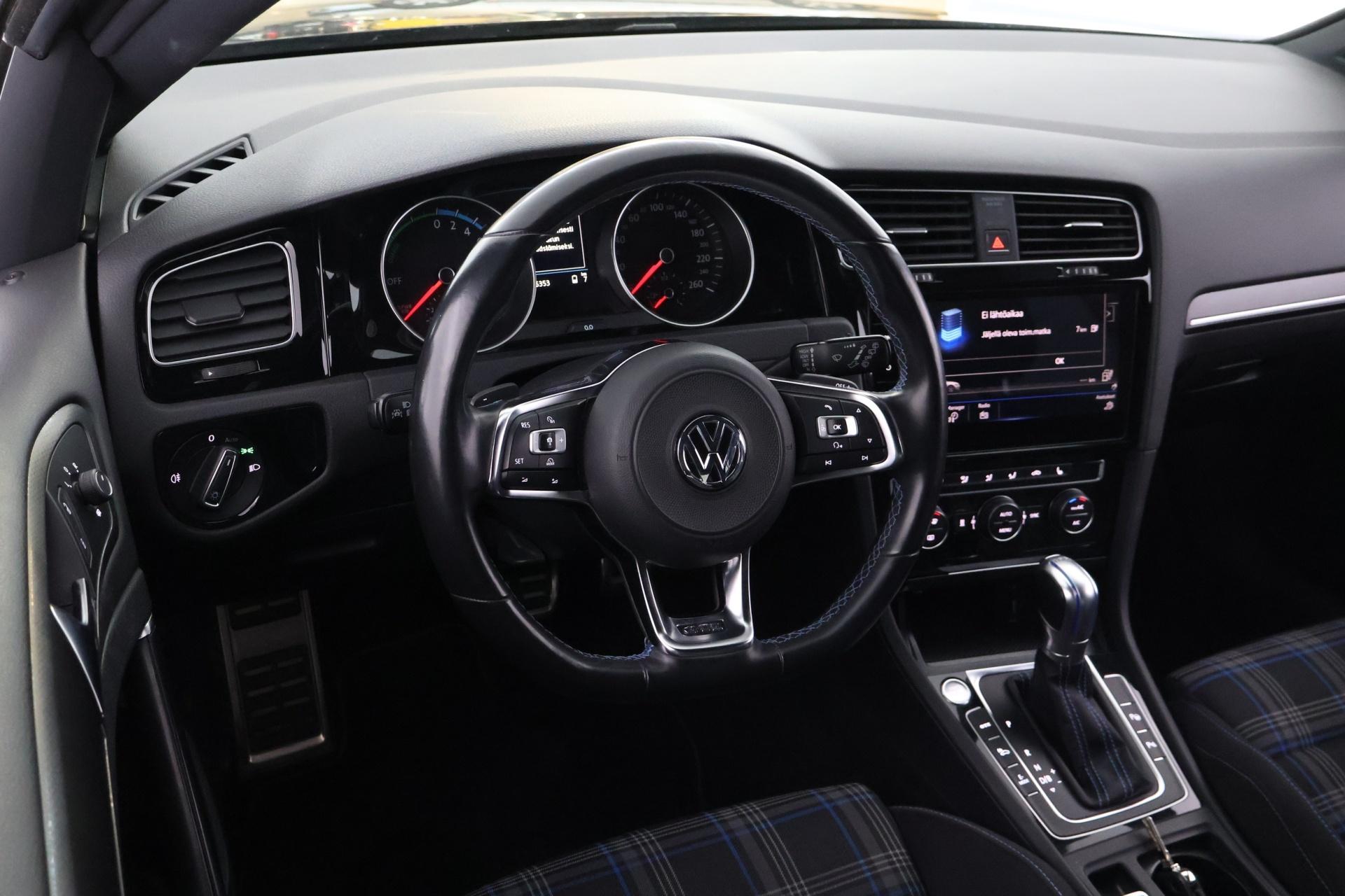 VOLKSWAGEN Golf 2018