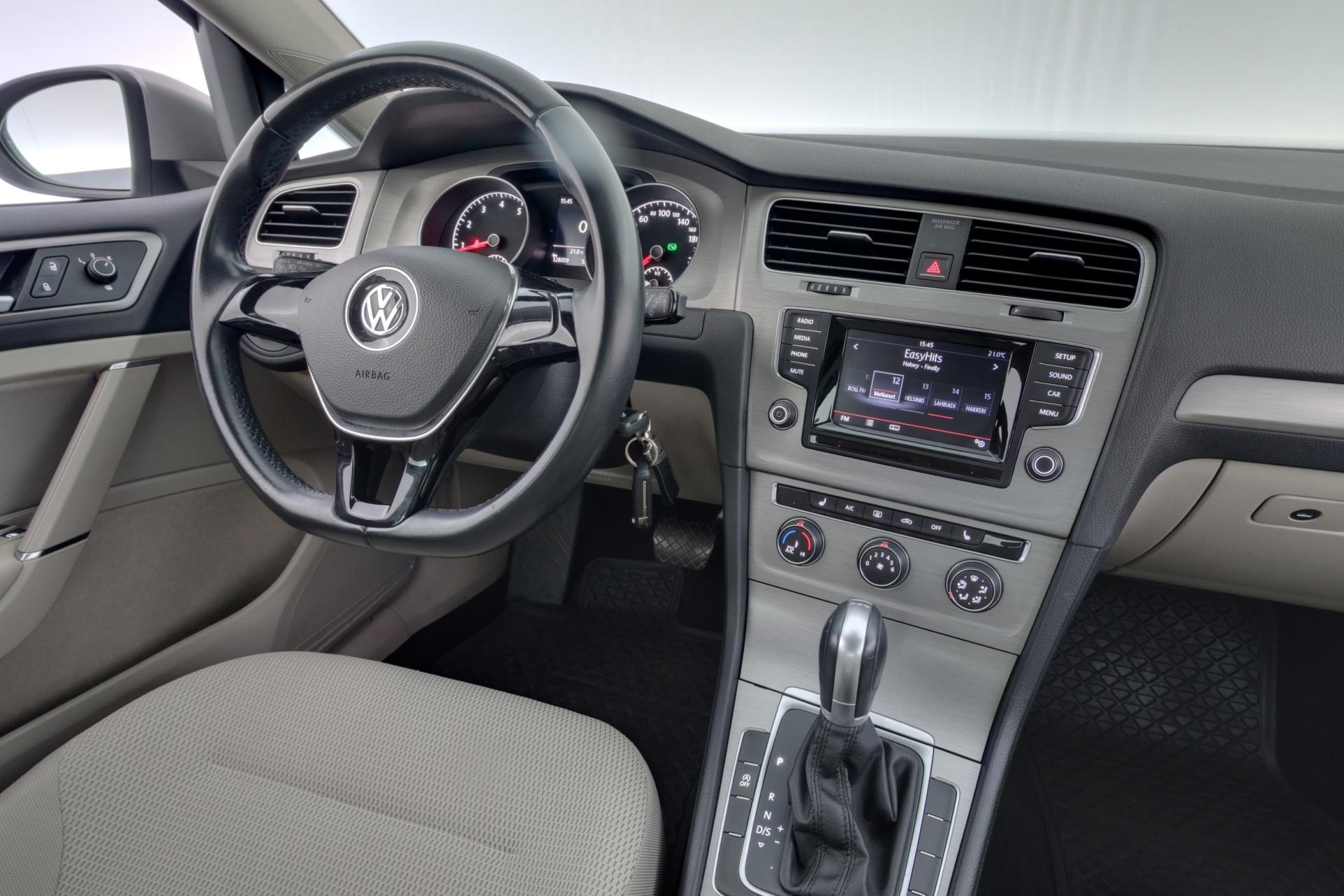 VOLKSWAGEN Golf 2015