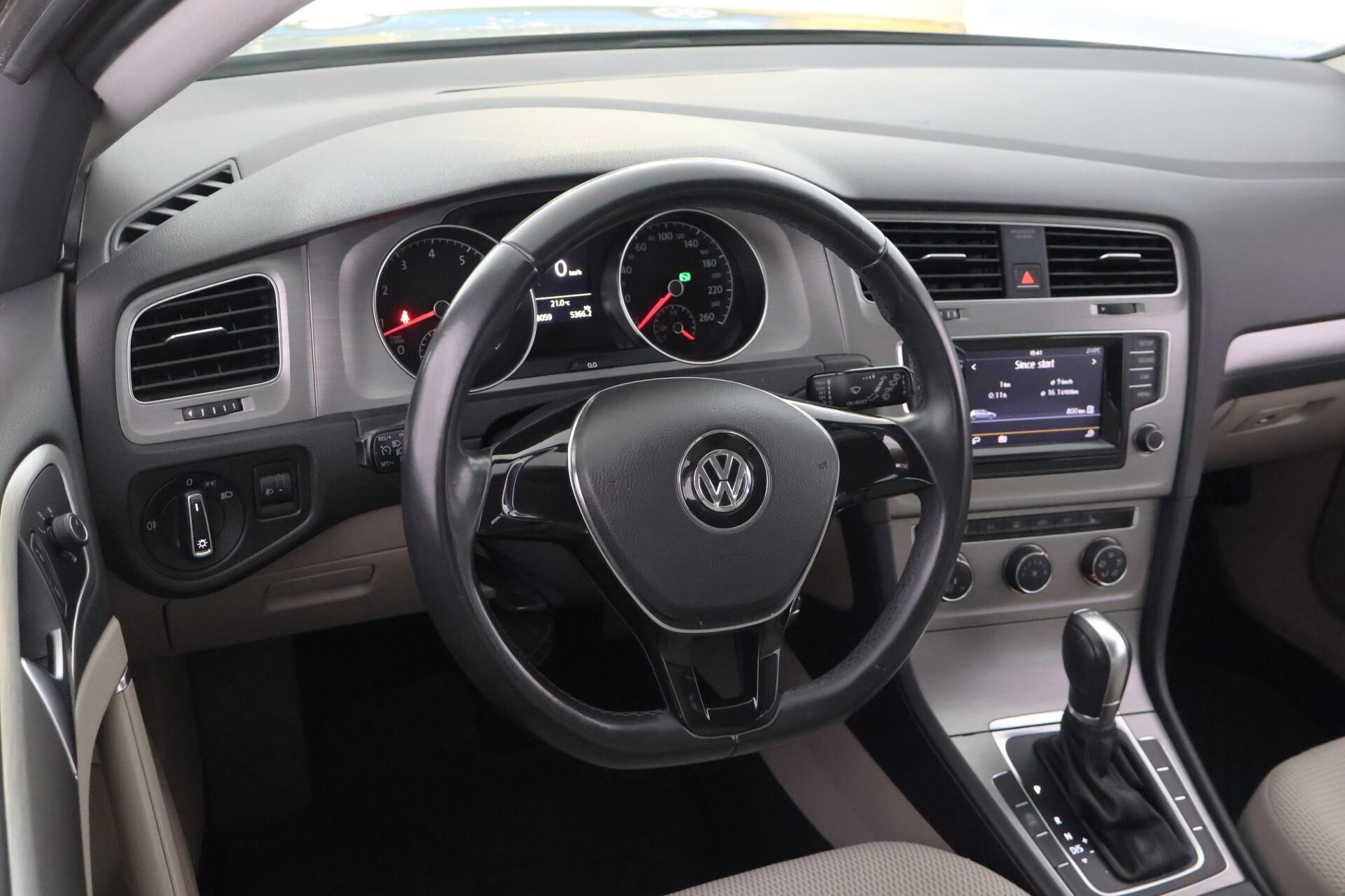 VOLKSWAGEN Golf 2015