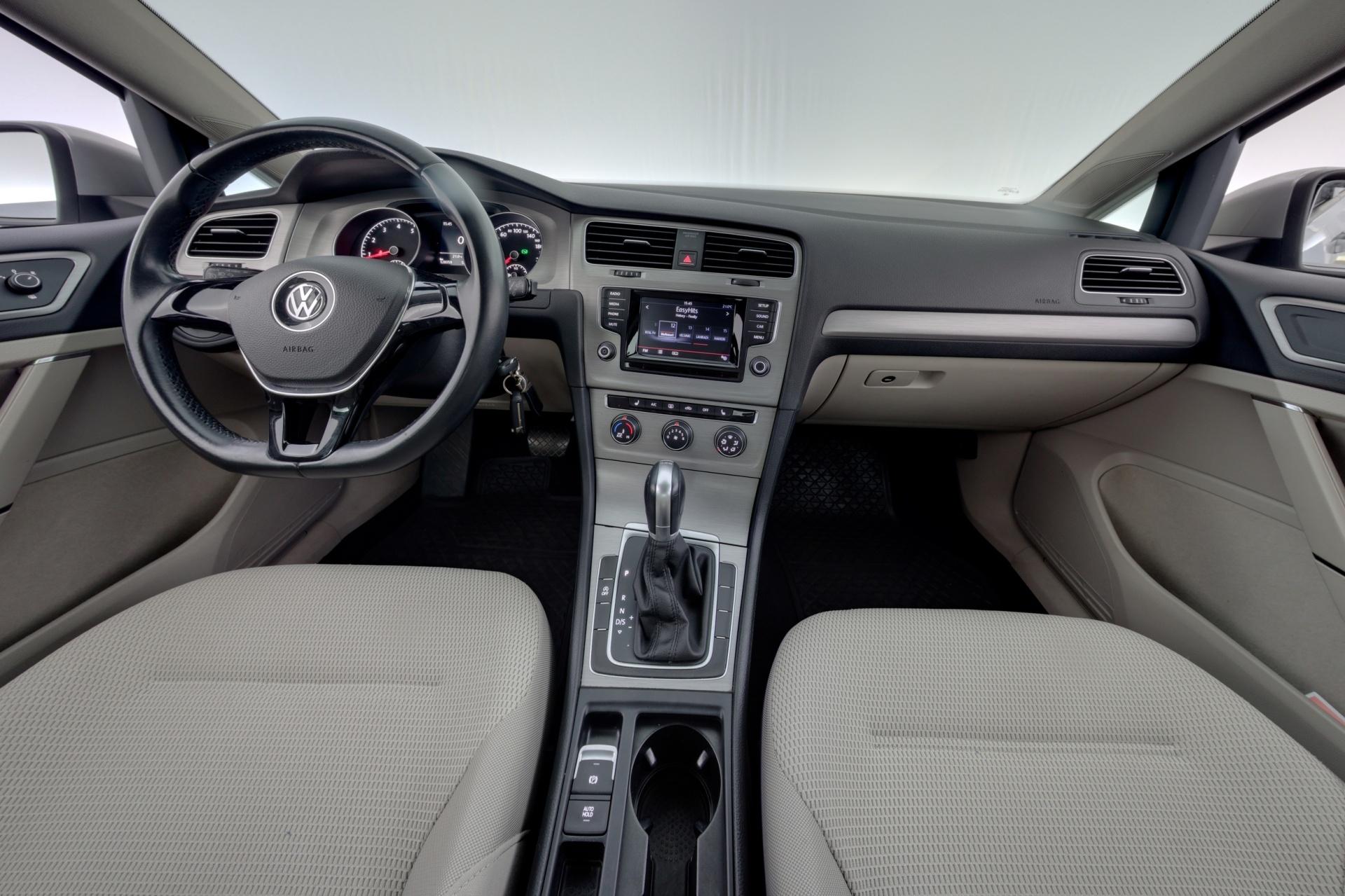 VOLKSWAGEN Golf 2015