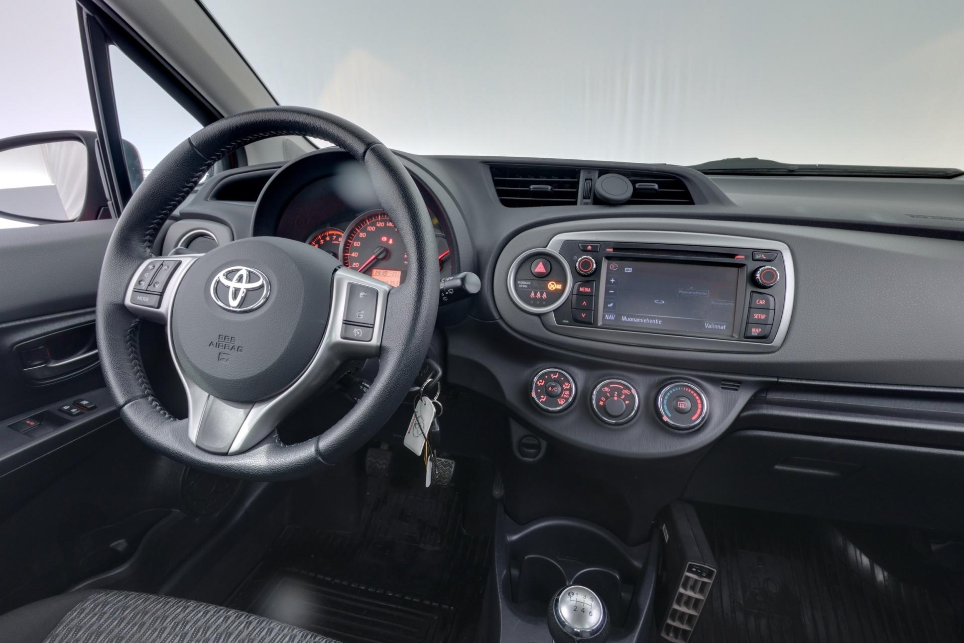 TOYOTA Yaris 2014