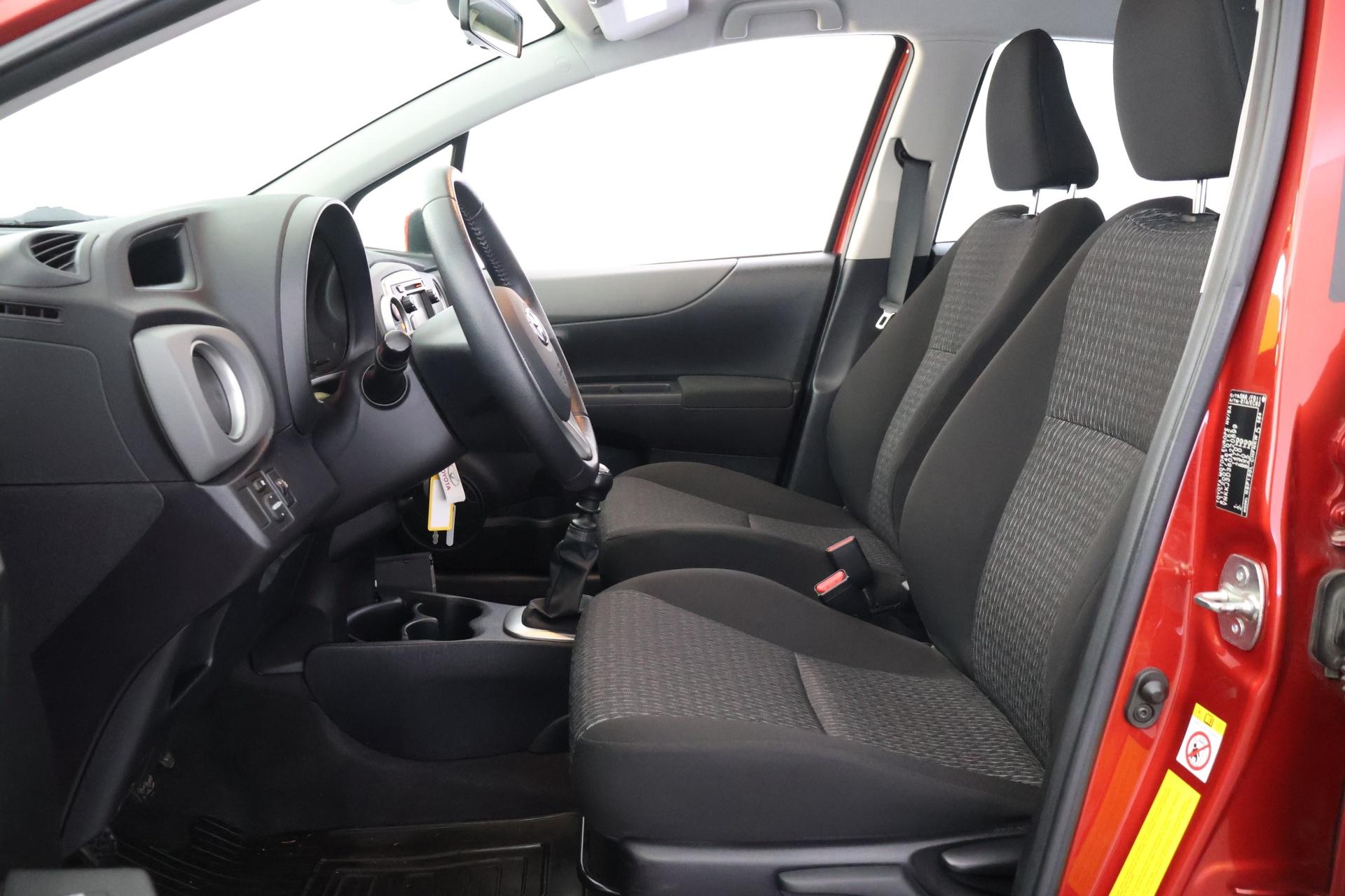 TOYOTA Yaris 2014