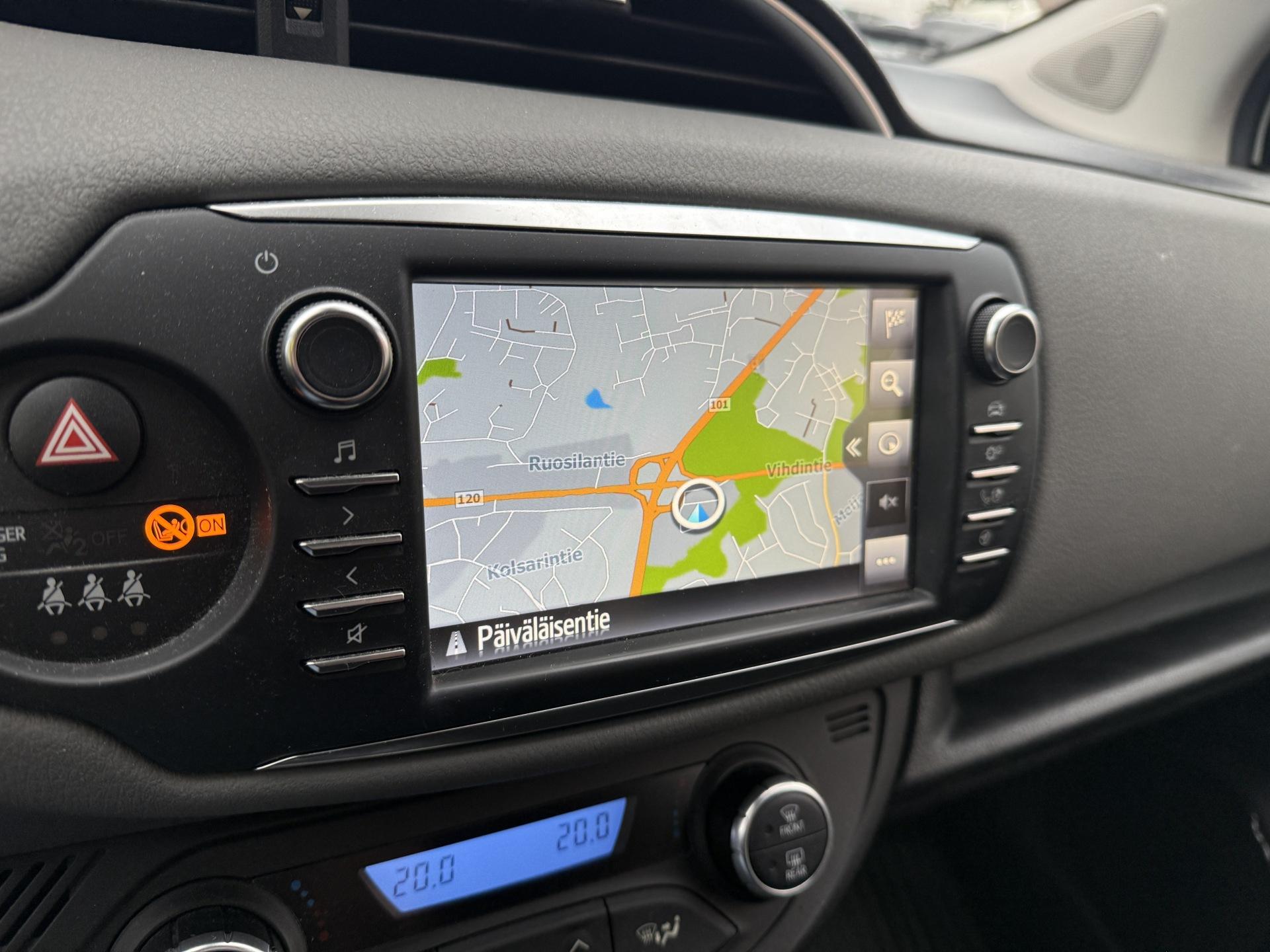TOYOTA Yaris 2017