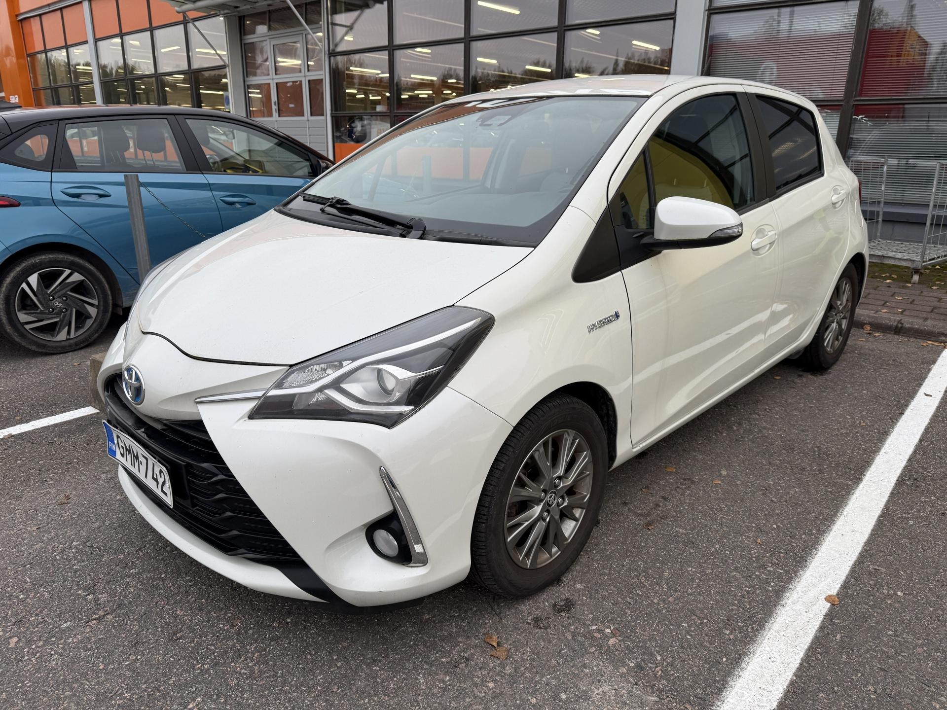 TOYOTA Yaris 2017