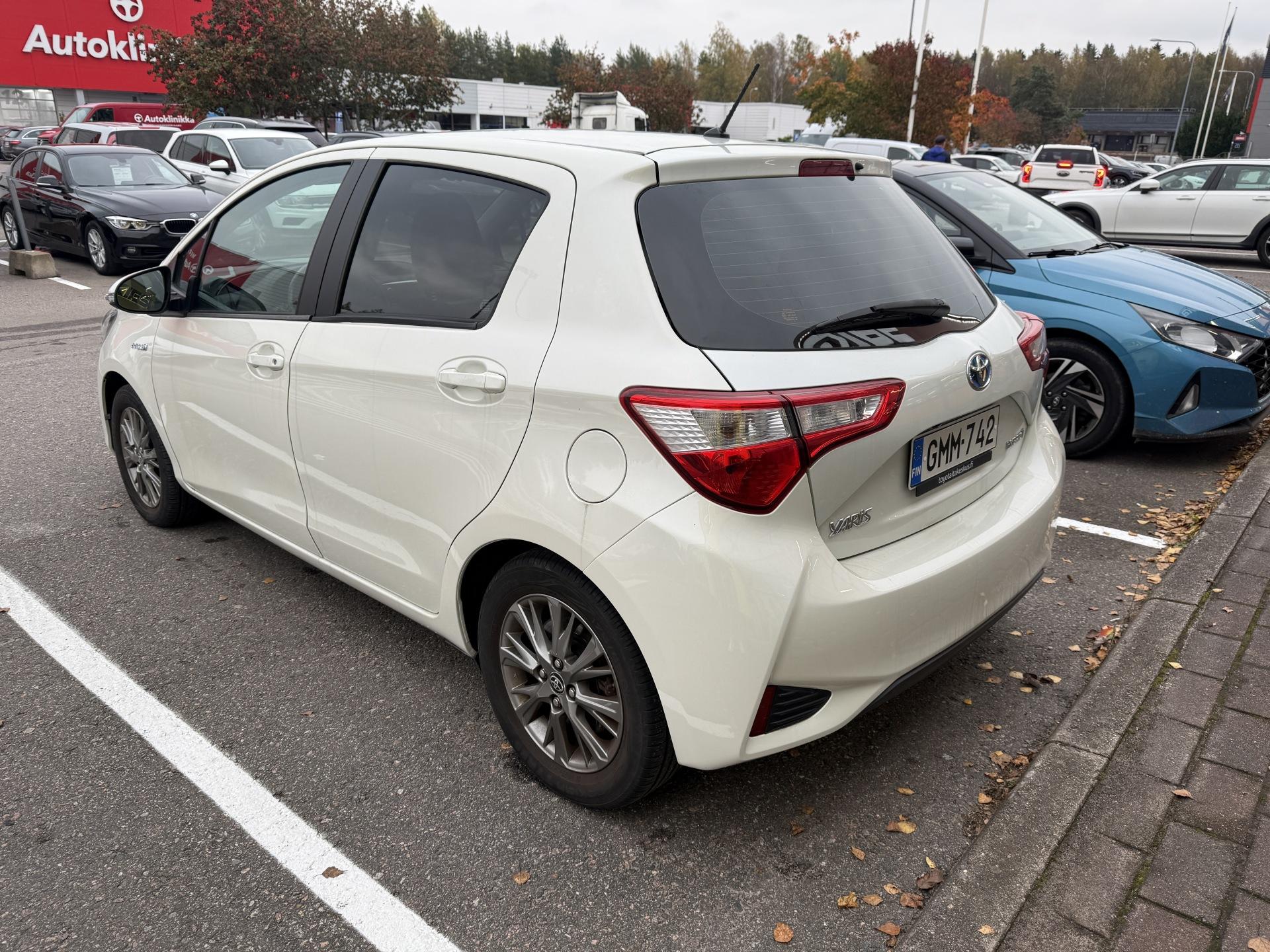 TOYOTA Yaris 2017