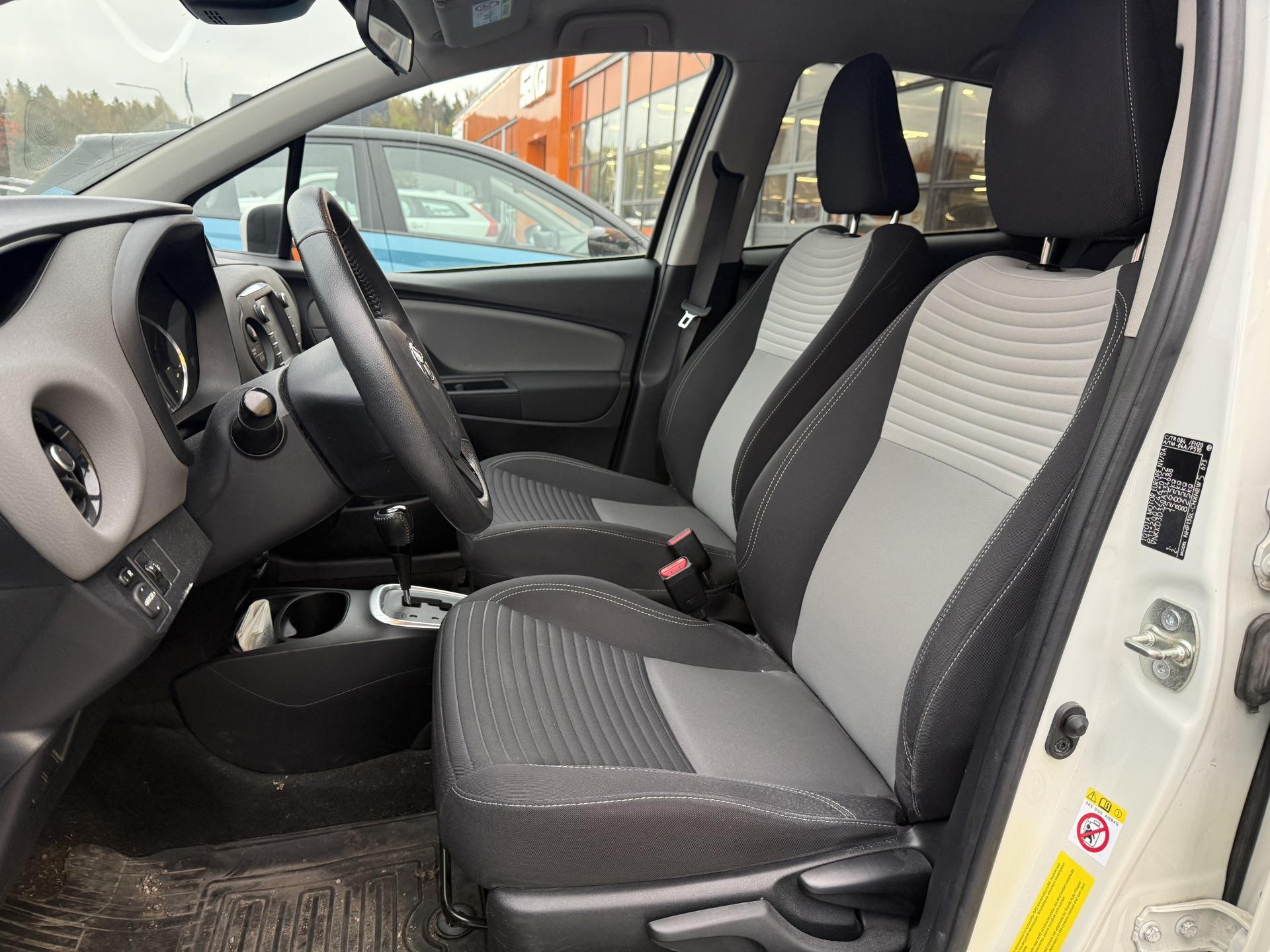 TOYOTA Yaris 2017