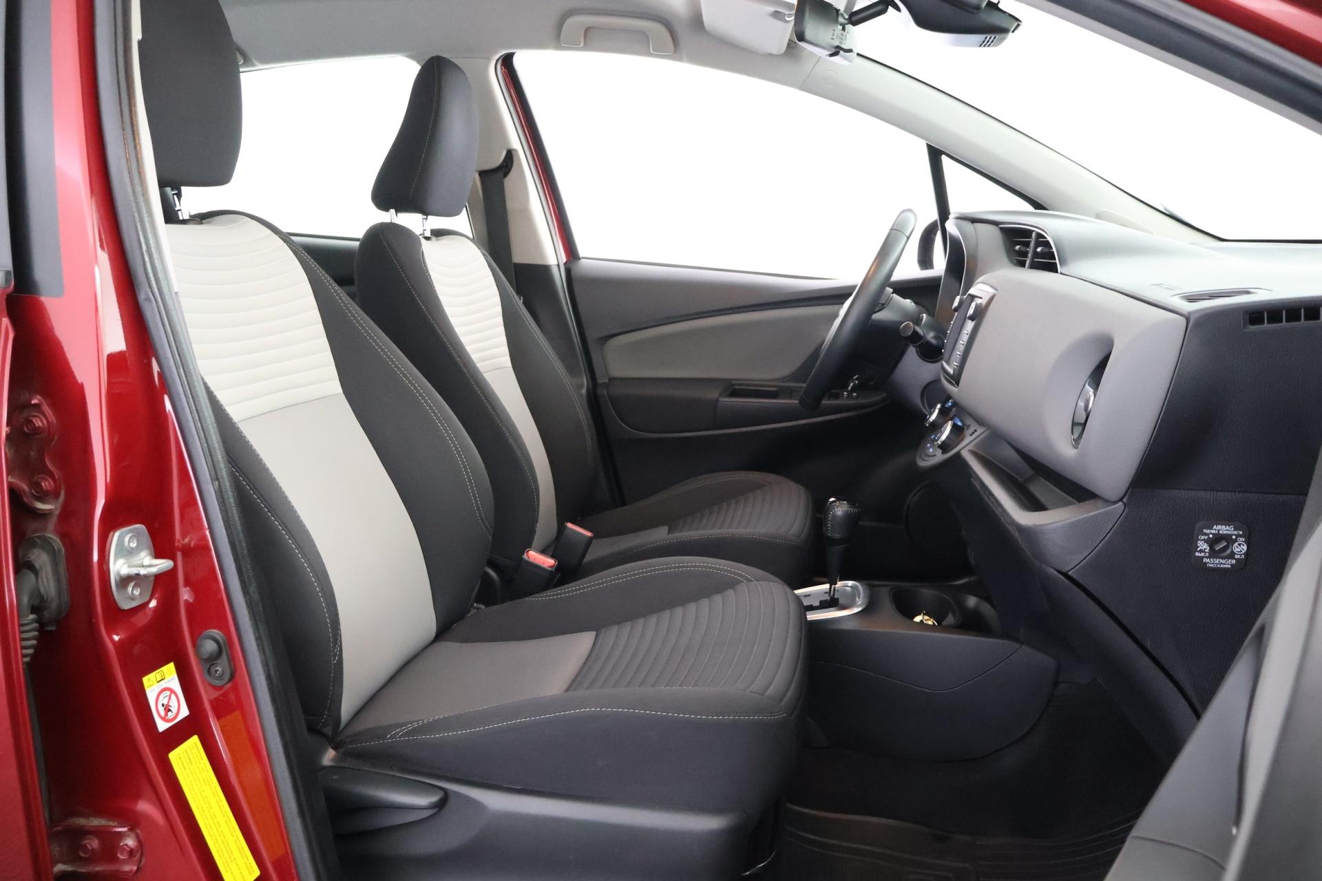 TOYOTA Yaris 2018