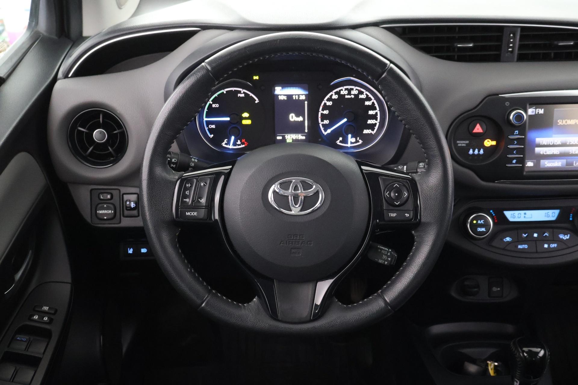TOYOTA Yaris 2018