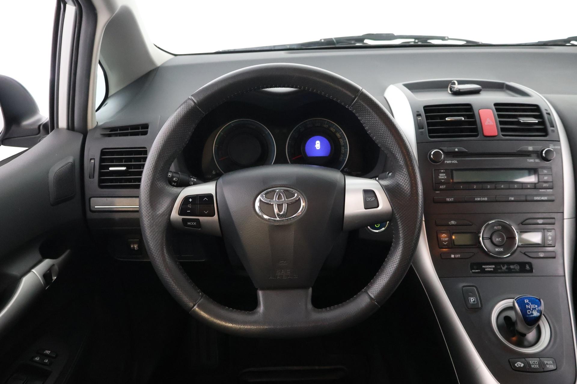 TOYOTA Auris 2011