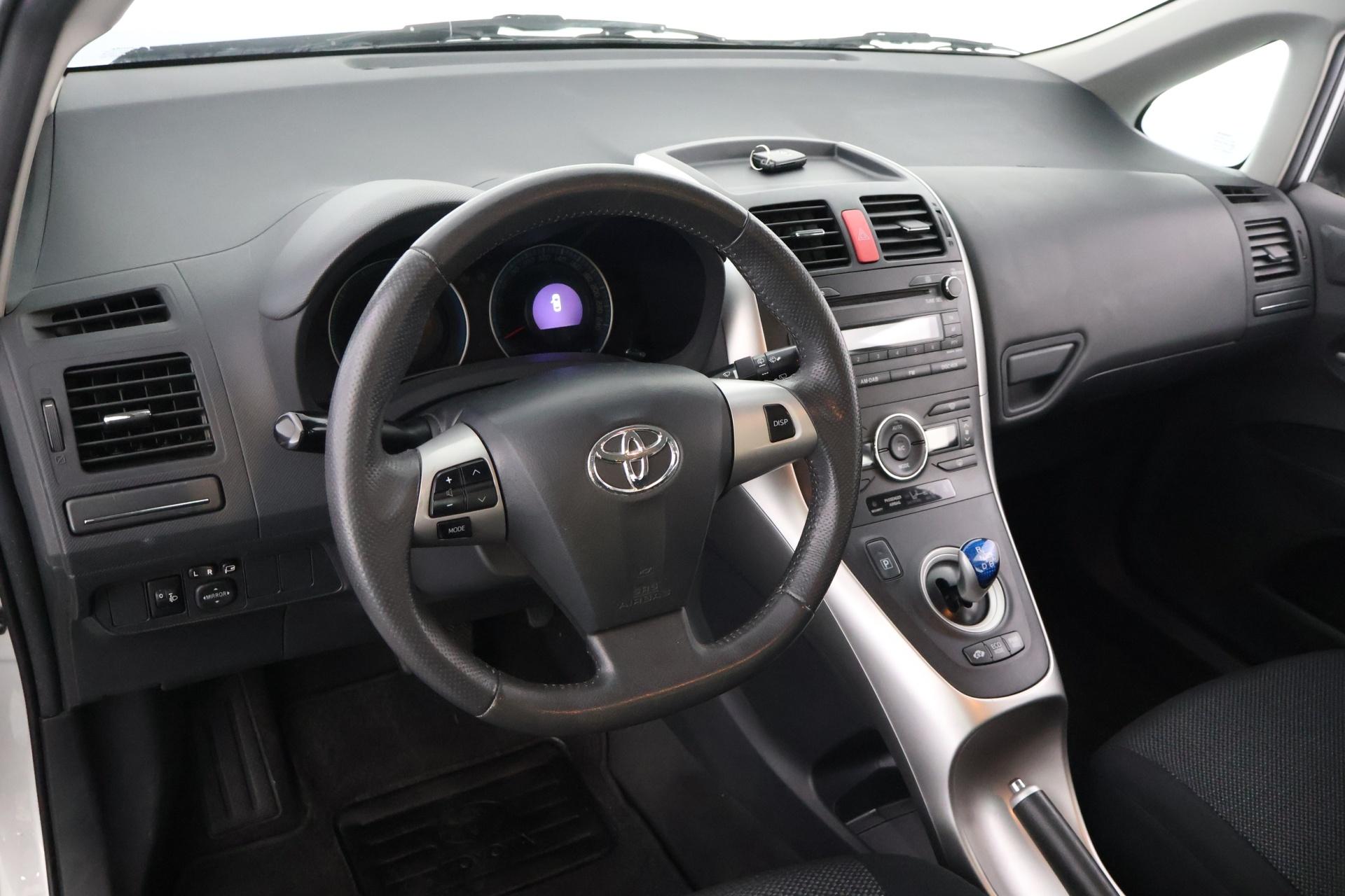TOYOTA Auris 2011