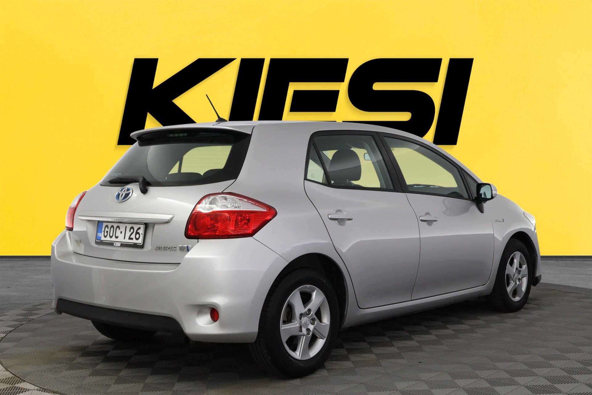 TOYOTA Auris 2011
