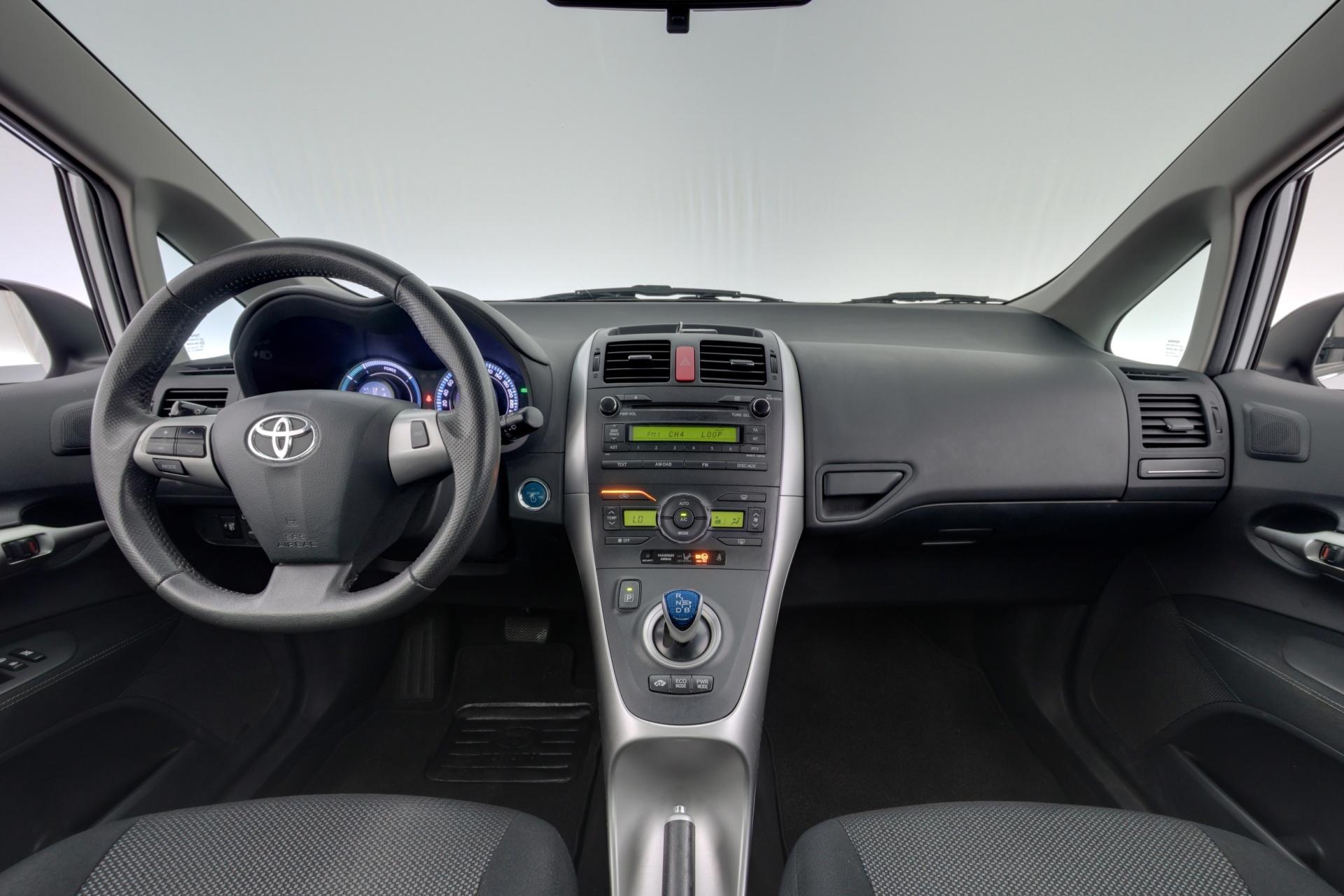 TOYOTA Auris 2011