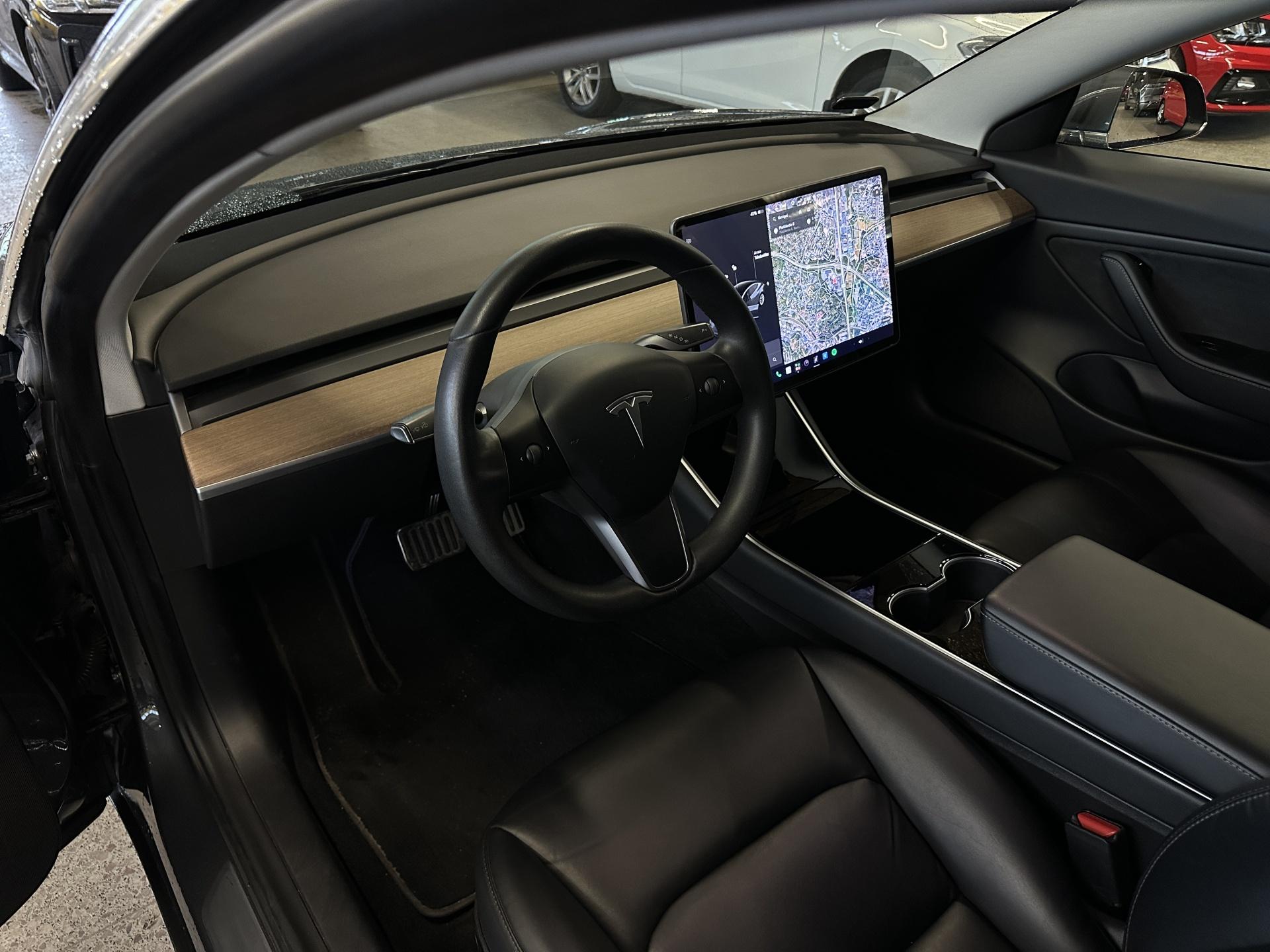 TESLA Model 3 2020