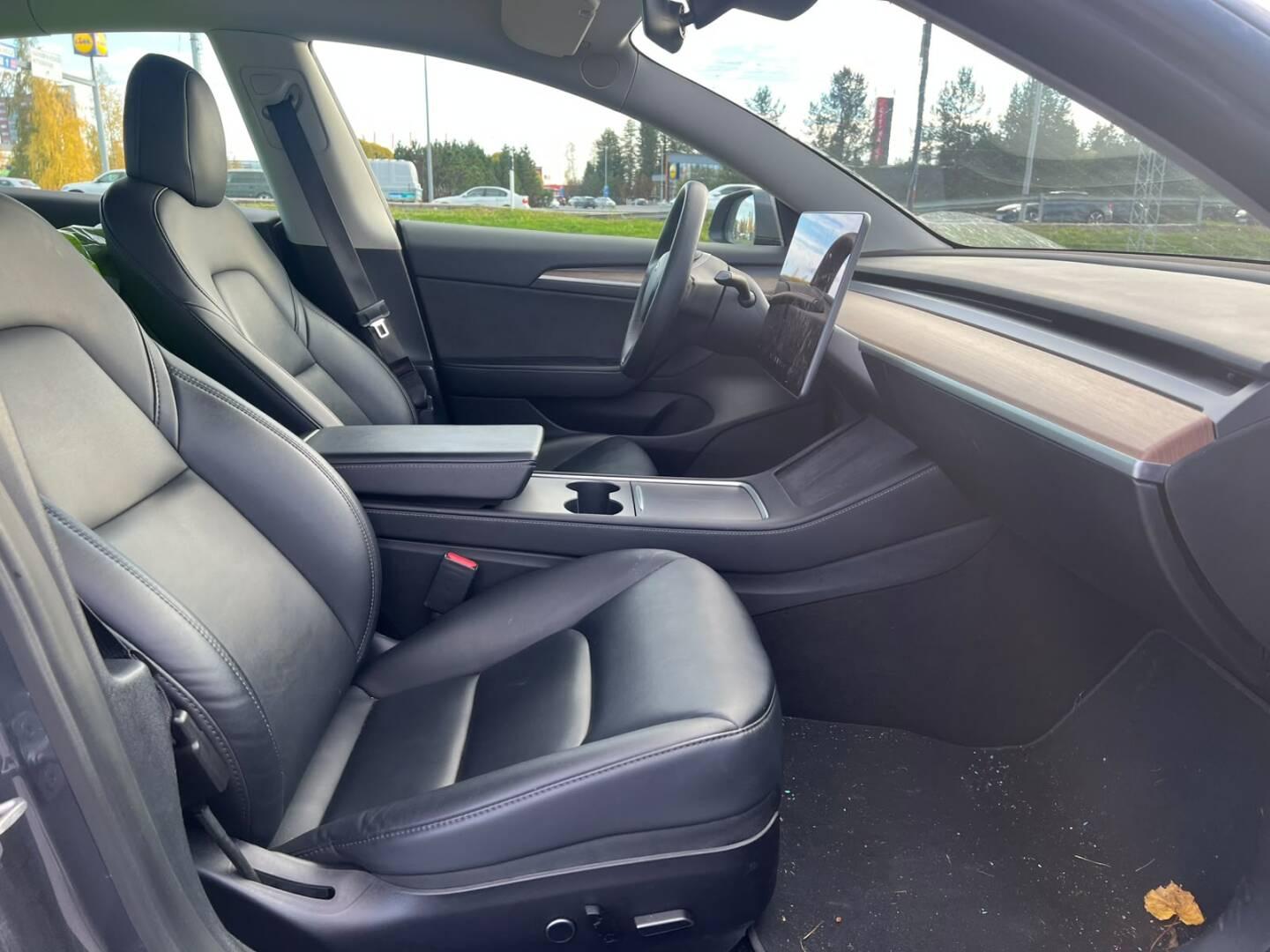 TESLA Model 3 2021