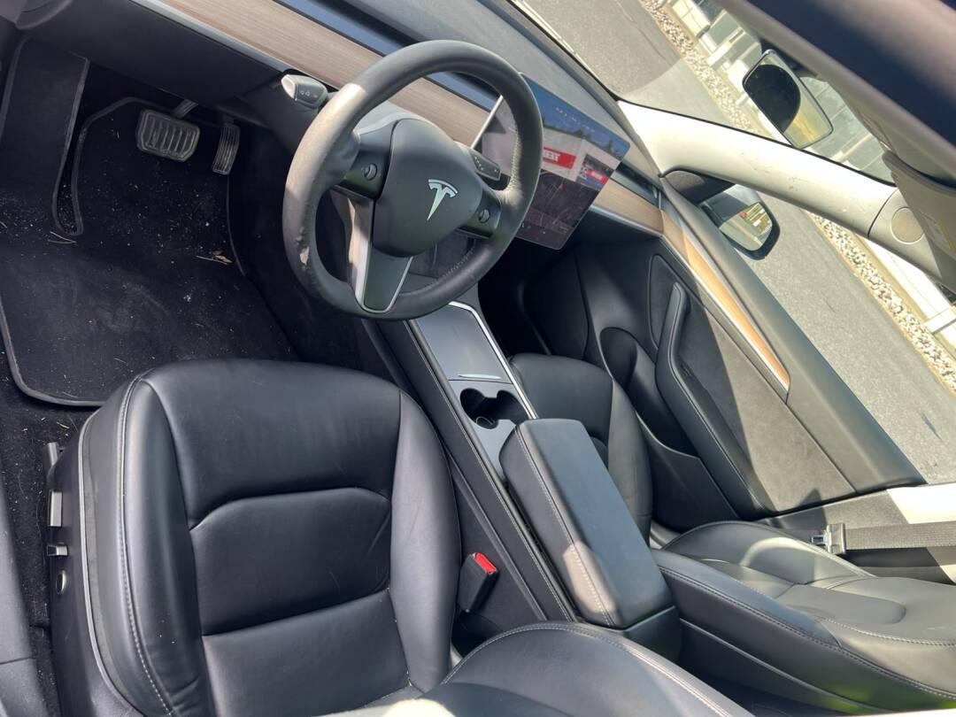 TESLA Model 3 2021