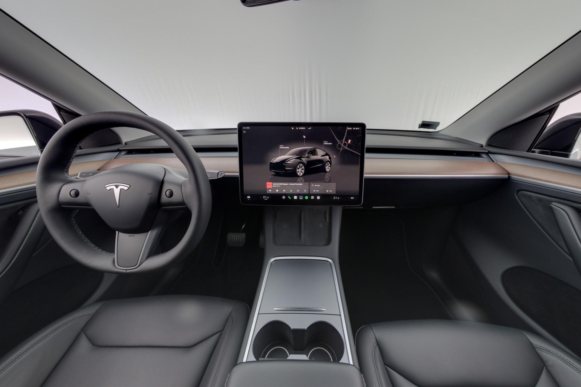 TESLA Model Y 2023