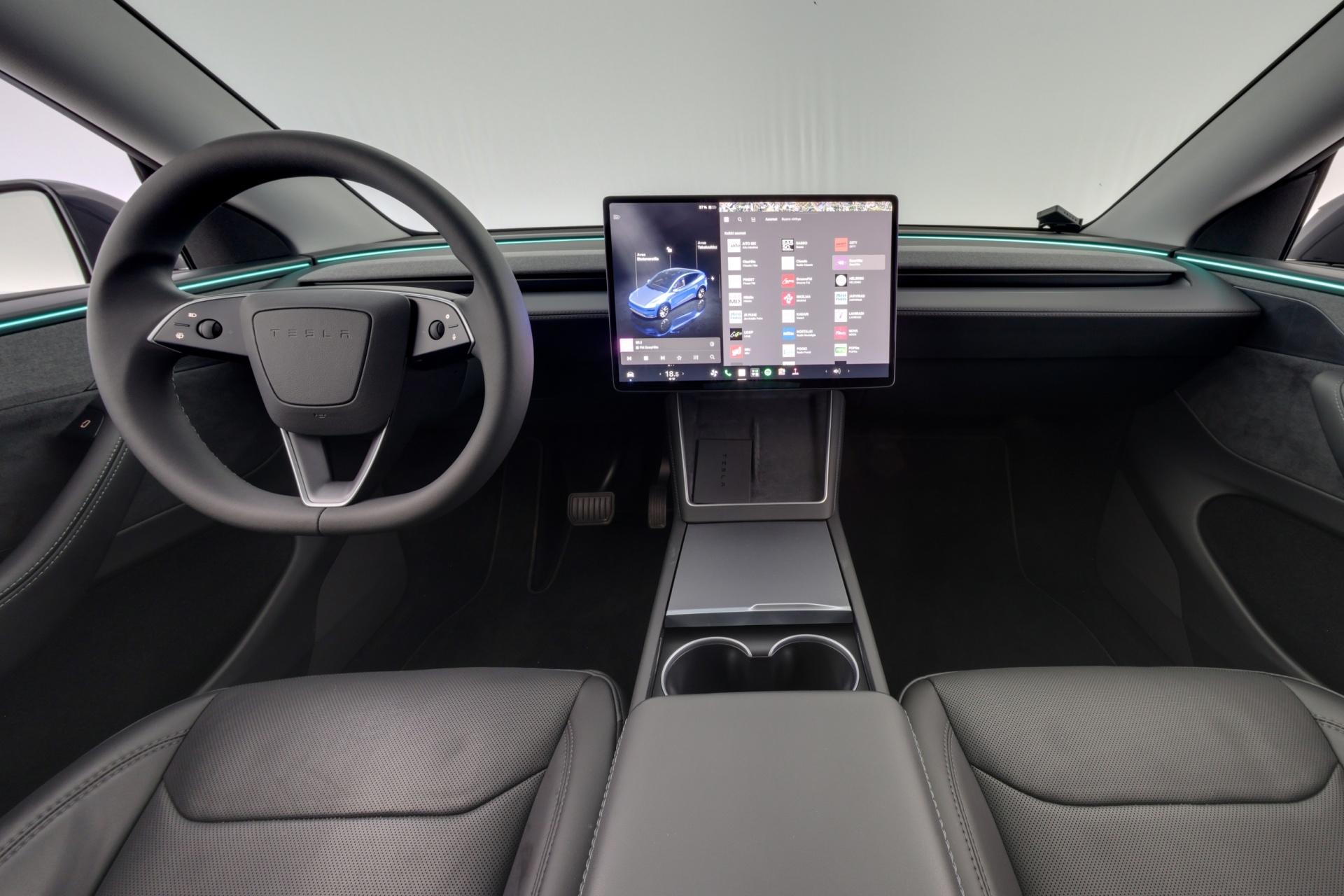 TESLA Model Y 2025