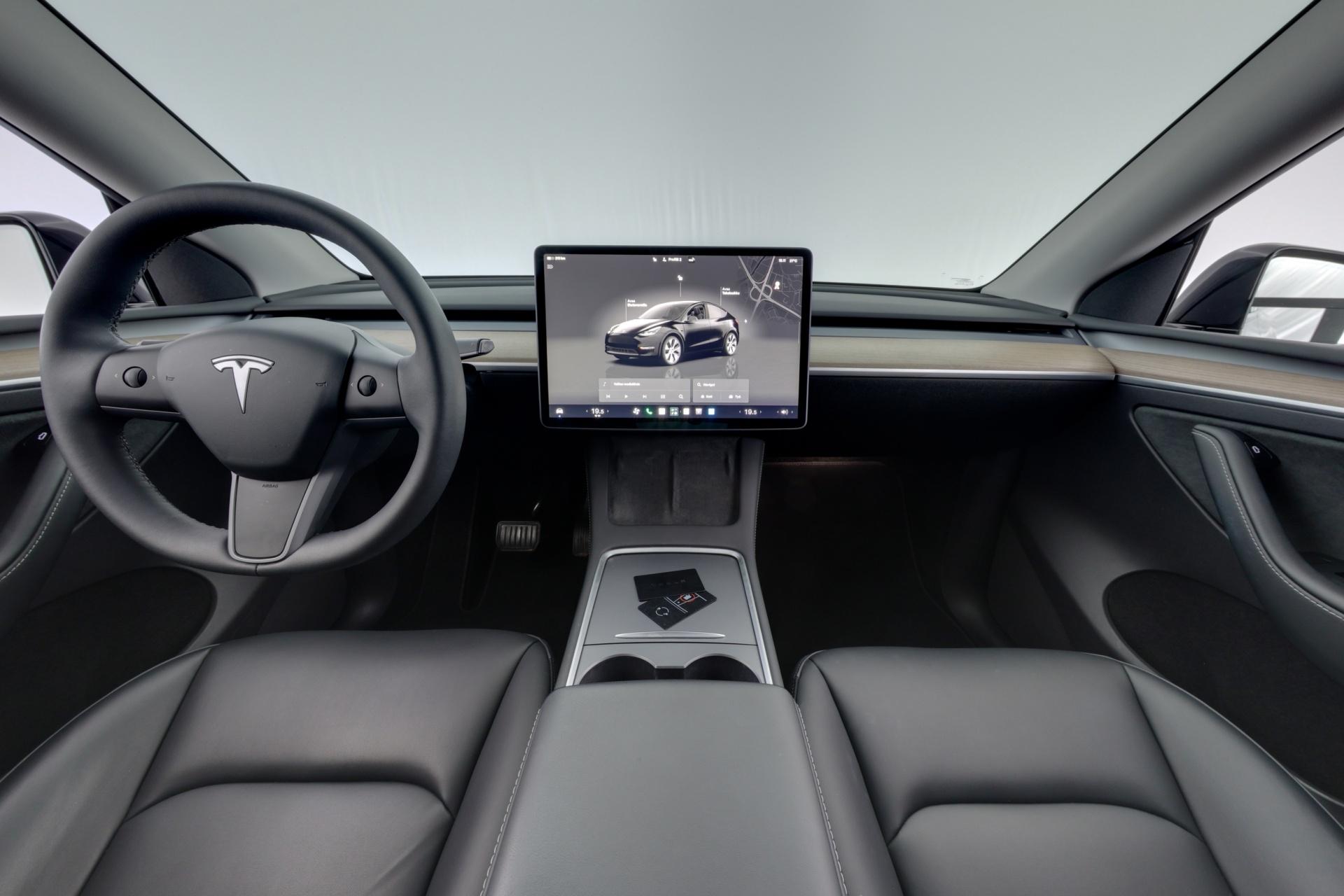 TESLA Model Y 2023