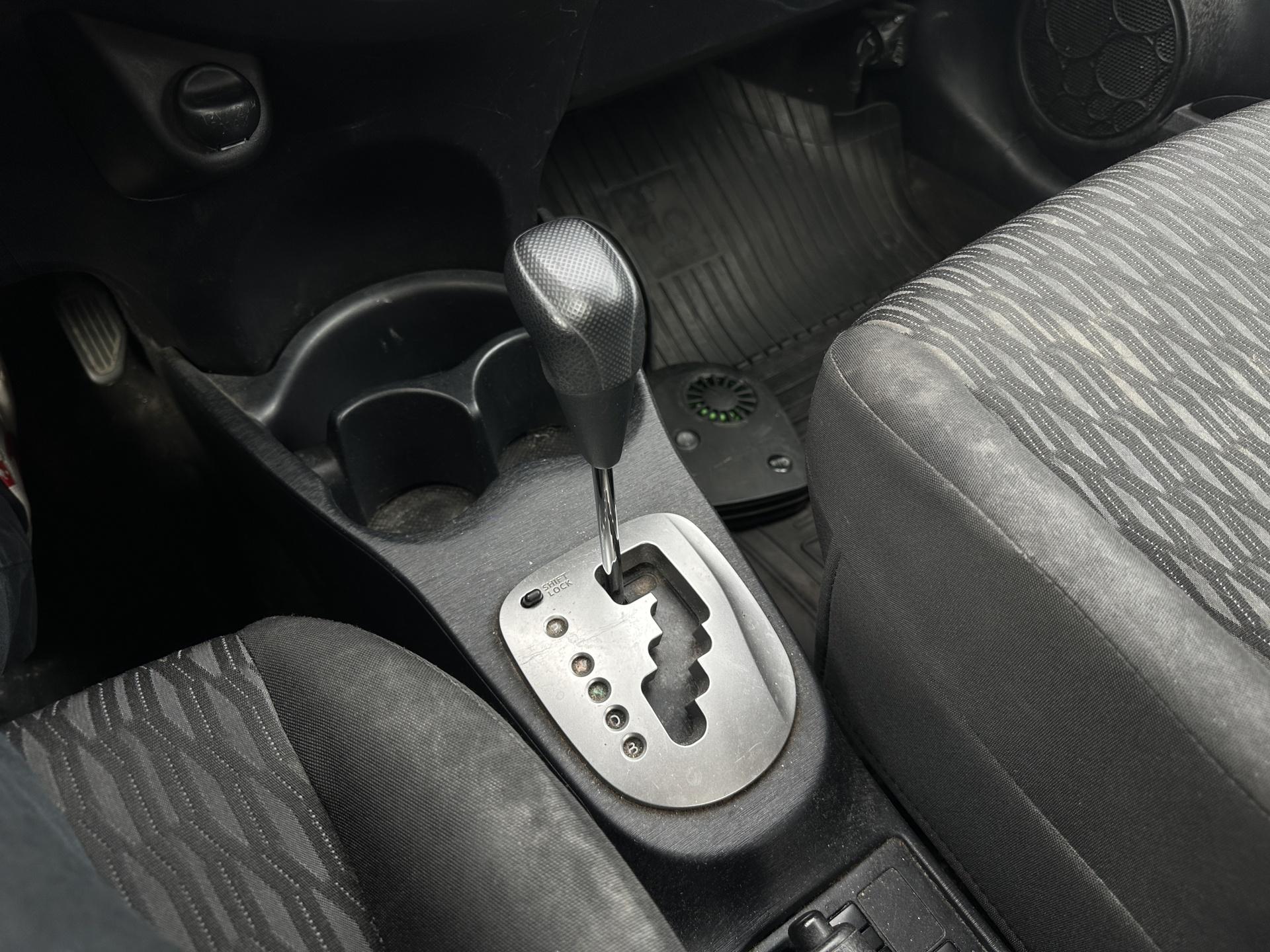 TOYOTA Yaris 2014