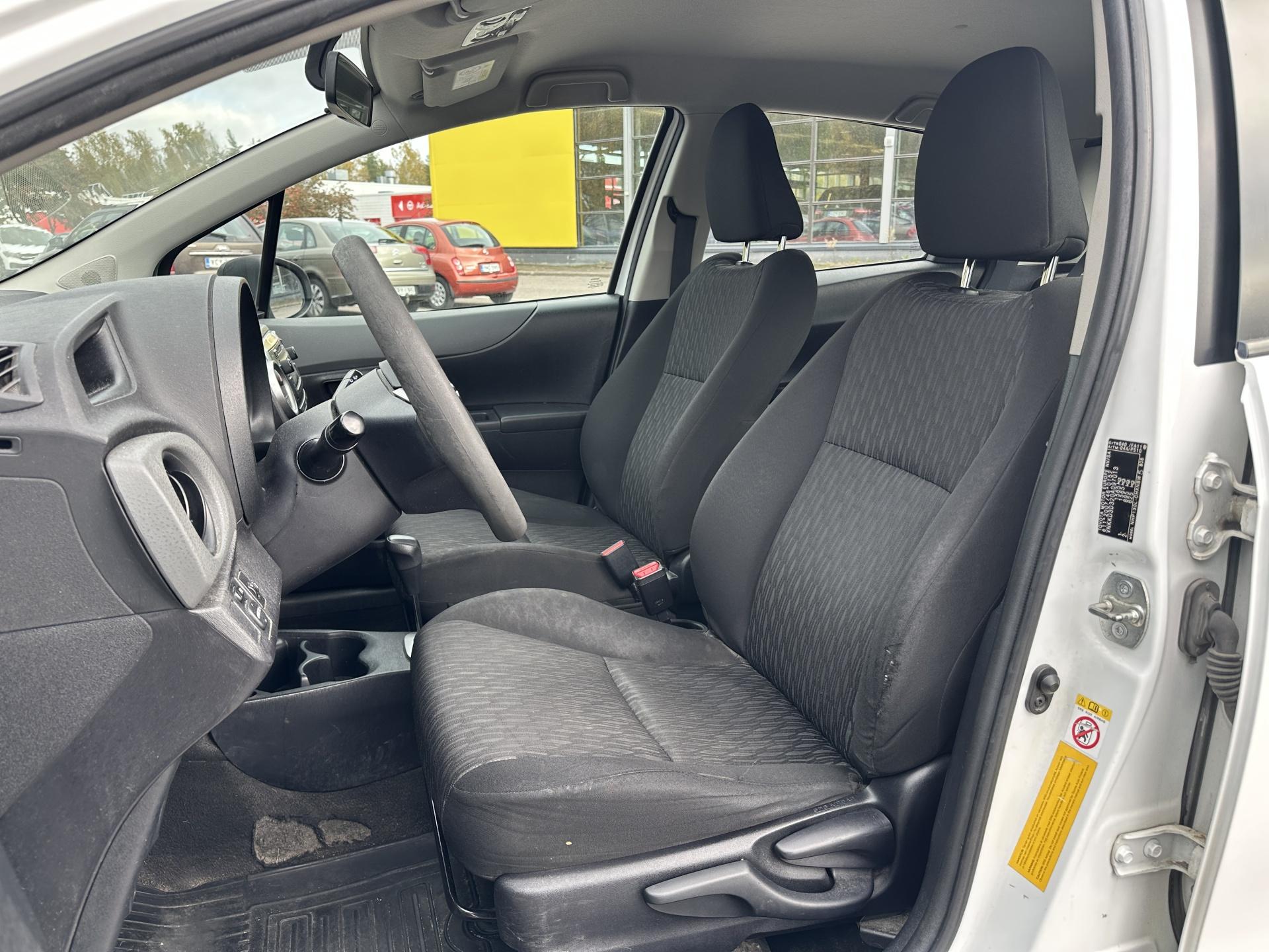 TOYOTA Yaris 2014