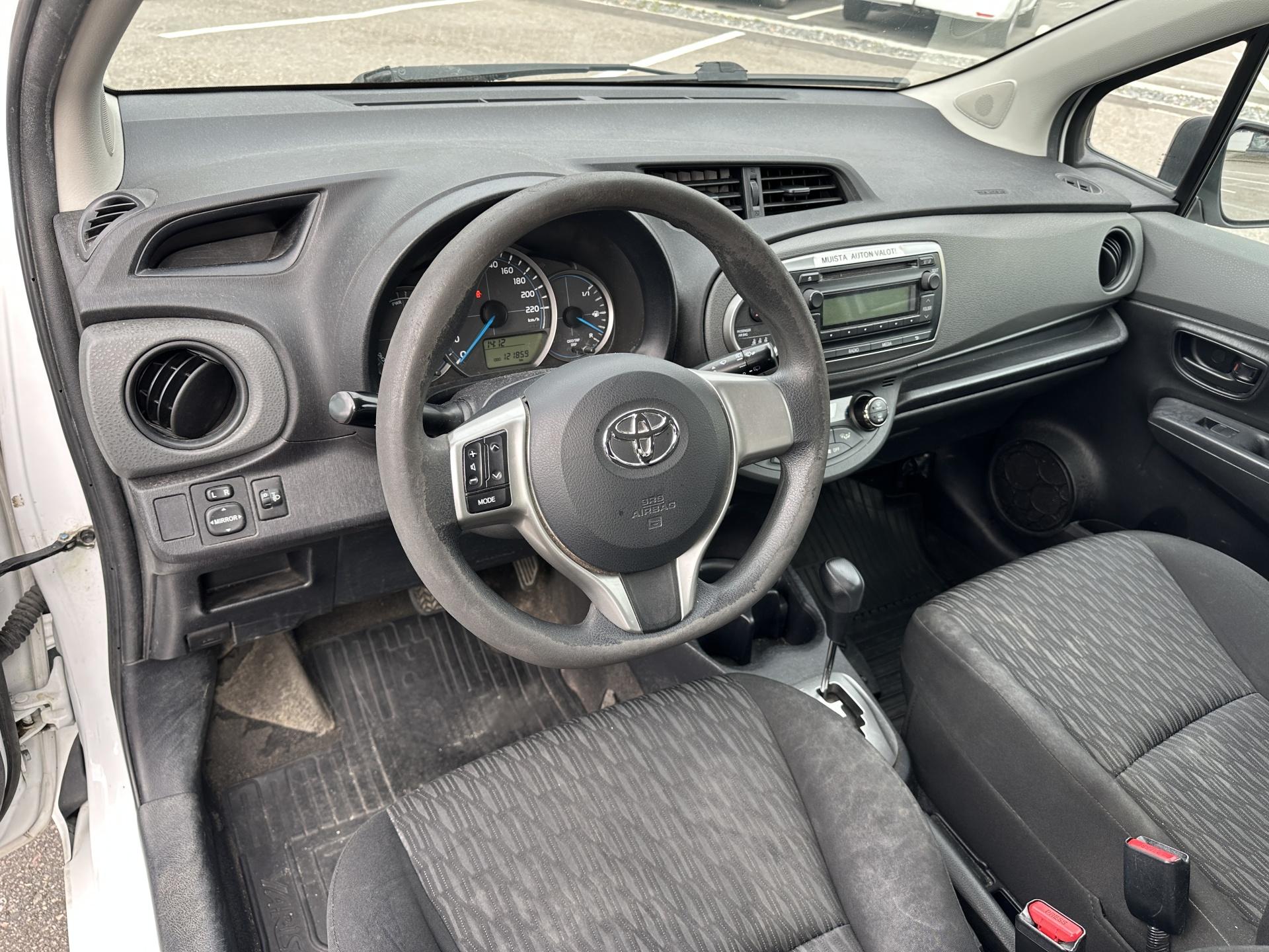 TOYOTA Yaris 2014