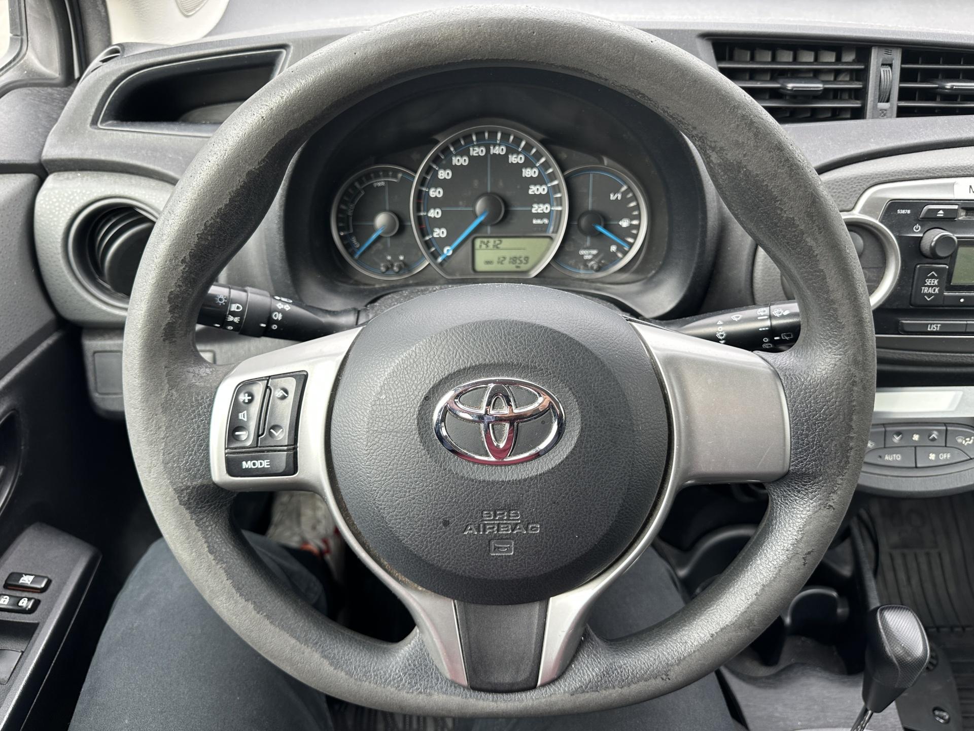 TOYOTA Yaris 2014