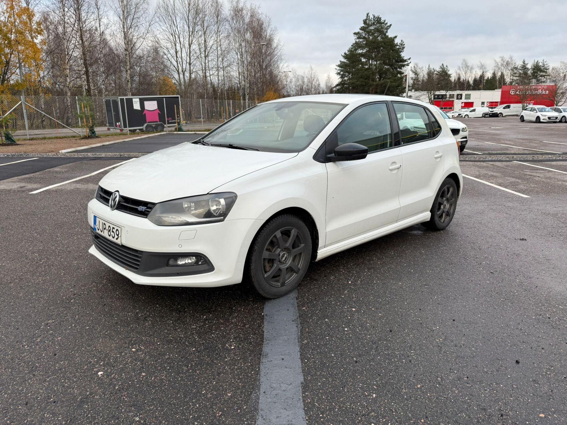 VOLKSWAGEN Polo 2015