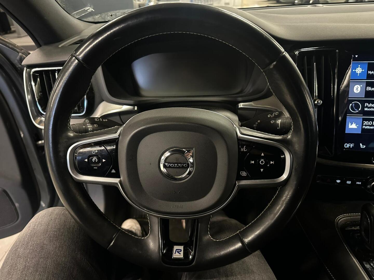VOLVO V60 2020