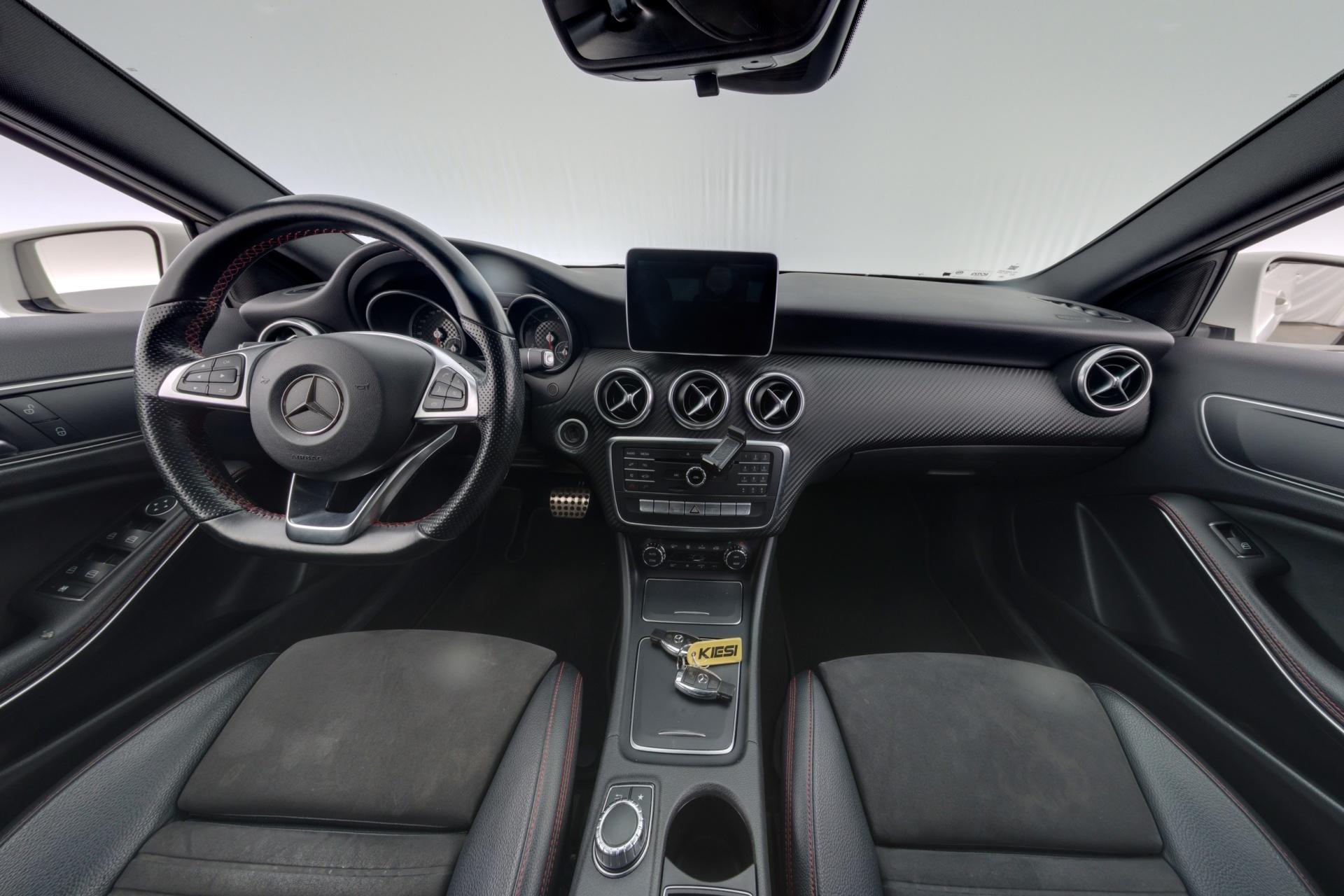 MERCEDES-BENZ A 2016