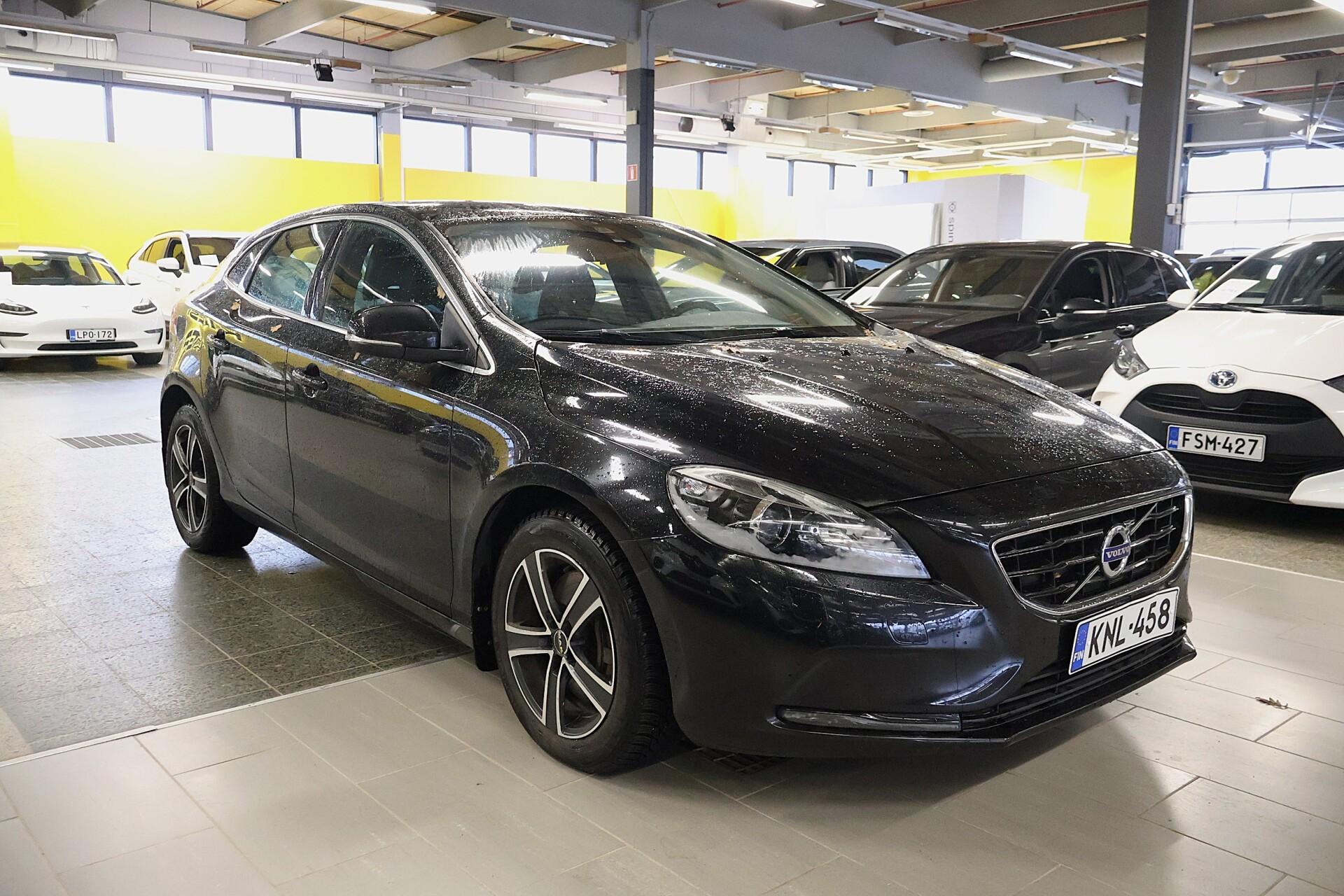 VOLVO V40 2016