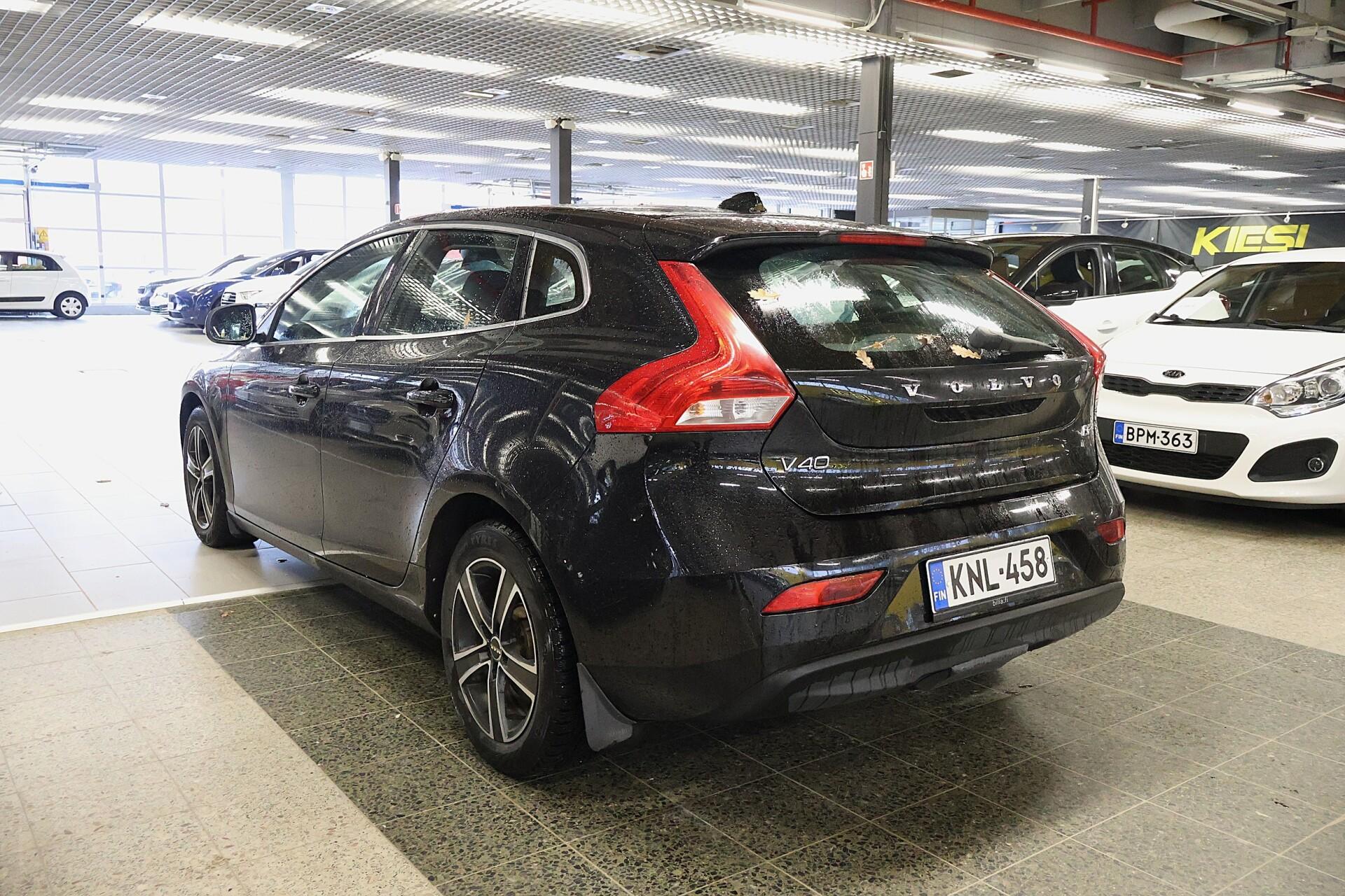 VOLVO V40 2016
