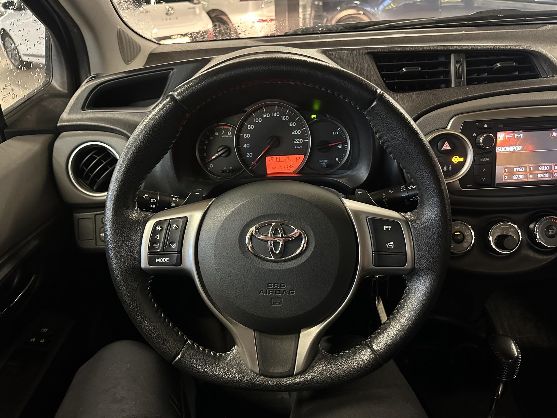 TOYOTA Yaris 2013