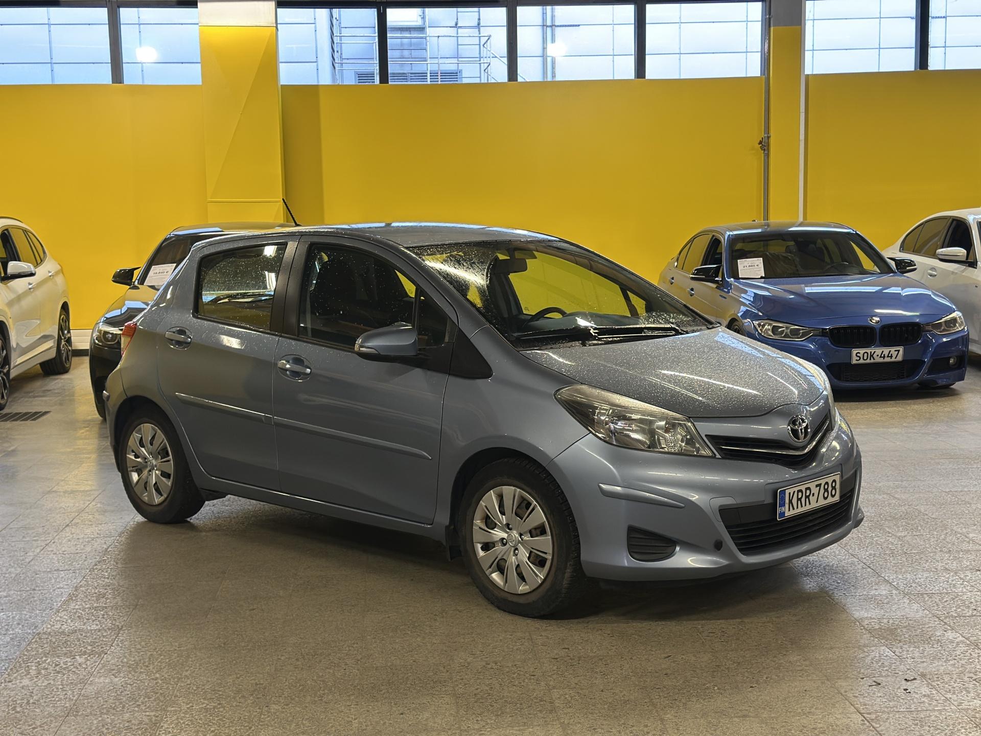 TOYOTA Yaris 2013